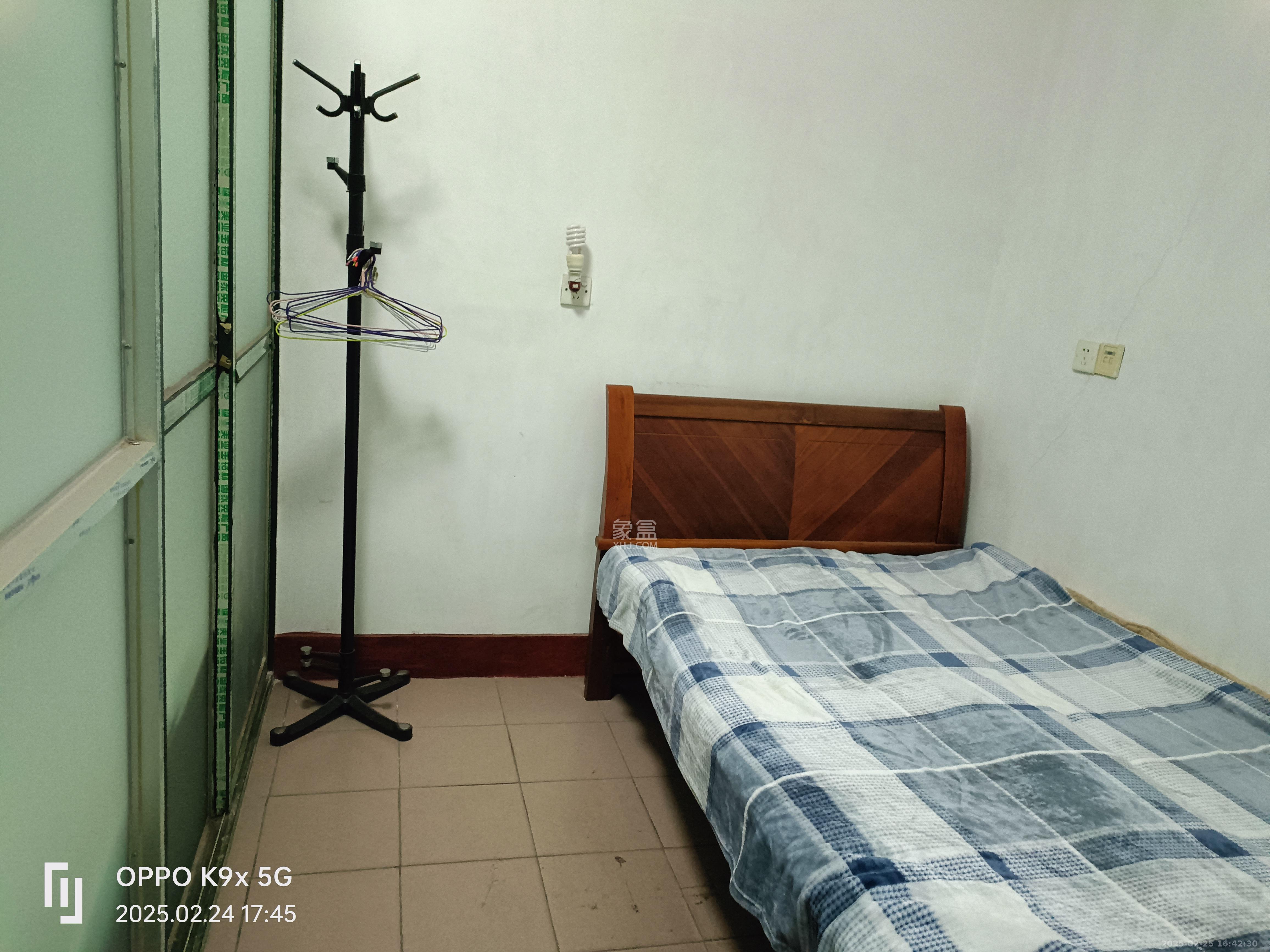 红花坡轻工设计院(轻安宿舍) 1室1厅1卫 1100.0元/月 红花坡轻工设计院(轻安宿舍) 1室1厅1卫 1100.0元/月室内图