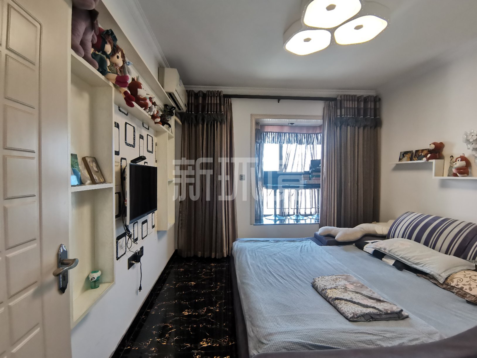 中兴大厦  2室2厅1卫    58.0万 中兴大厦  2室2厅1卫    58.0万客厅