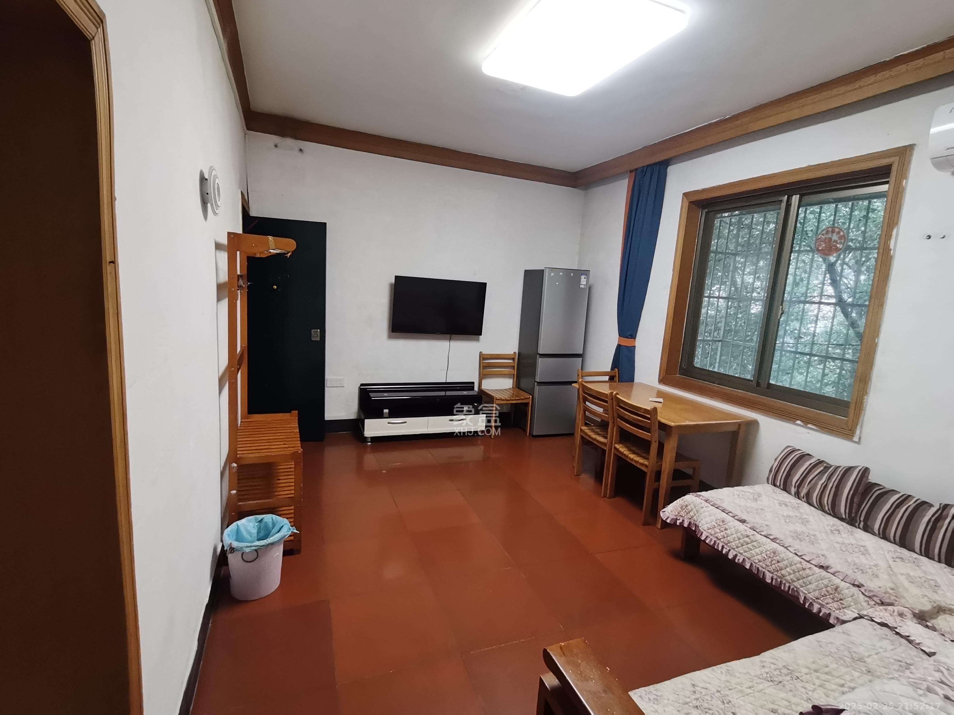 新合四组  2室2厅1卫   1800.00元/月