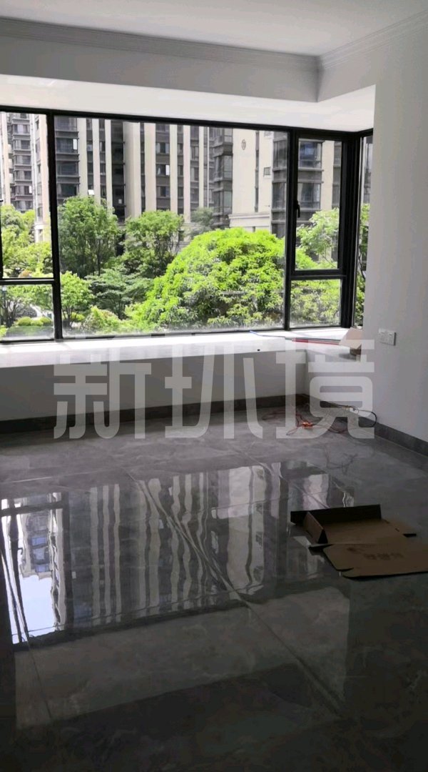 山水印象澜庭  3室2厅2卫   125.00万客厅