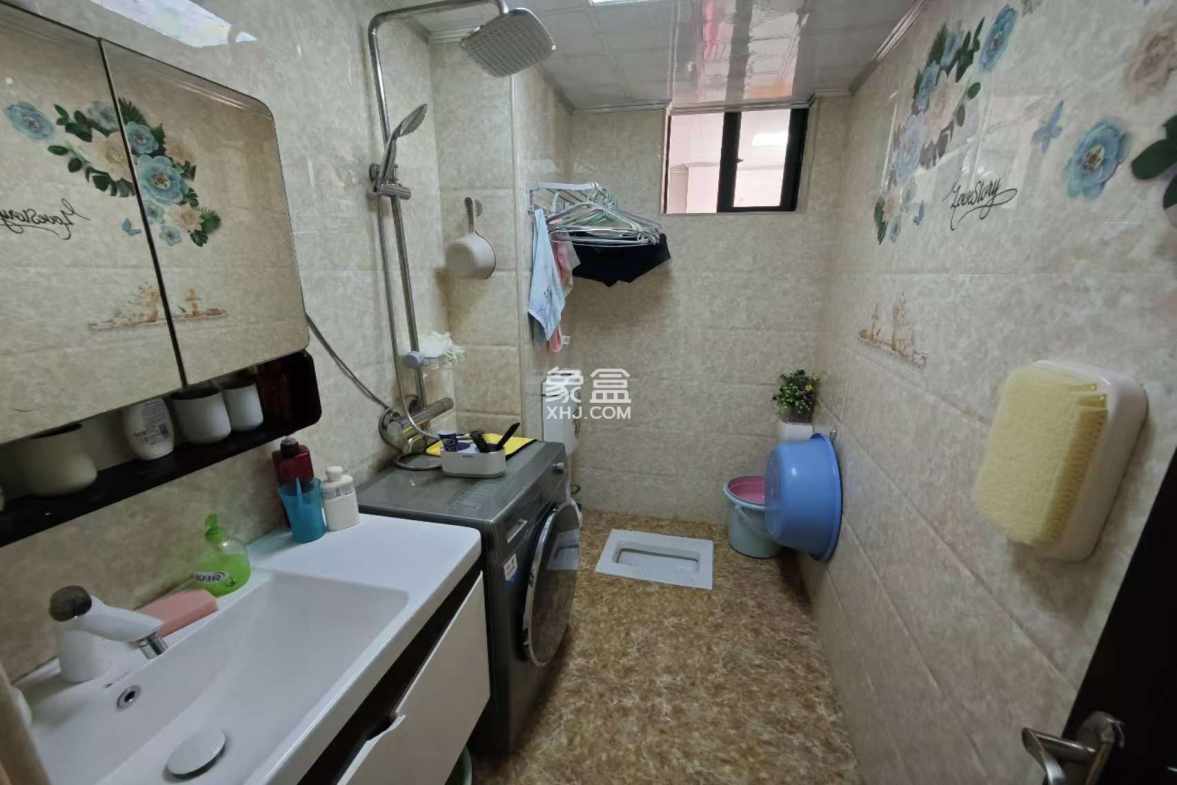 润江财苑 3室2厅2卫 2200.0元/月 润江财苑 3室2厅2卫 2200.0元/月室内图