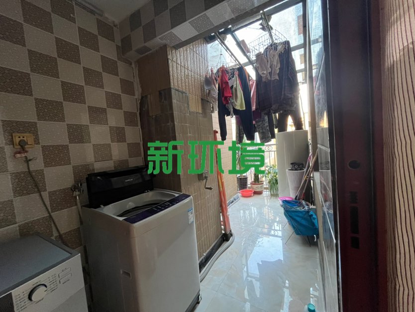 鑫成君泰  6室2厅3卫   135.00万客厅