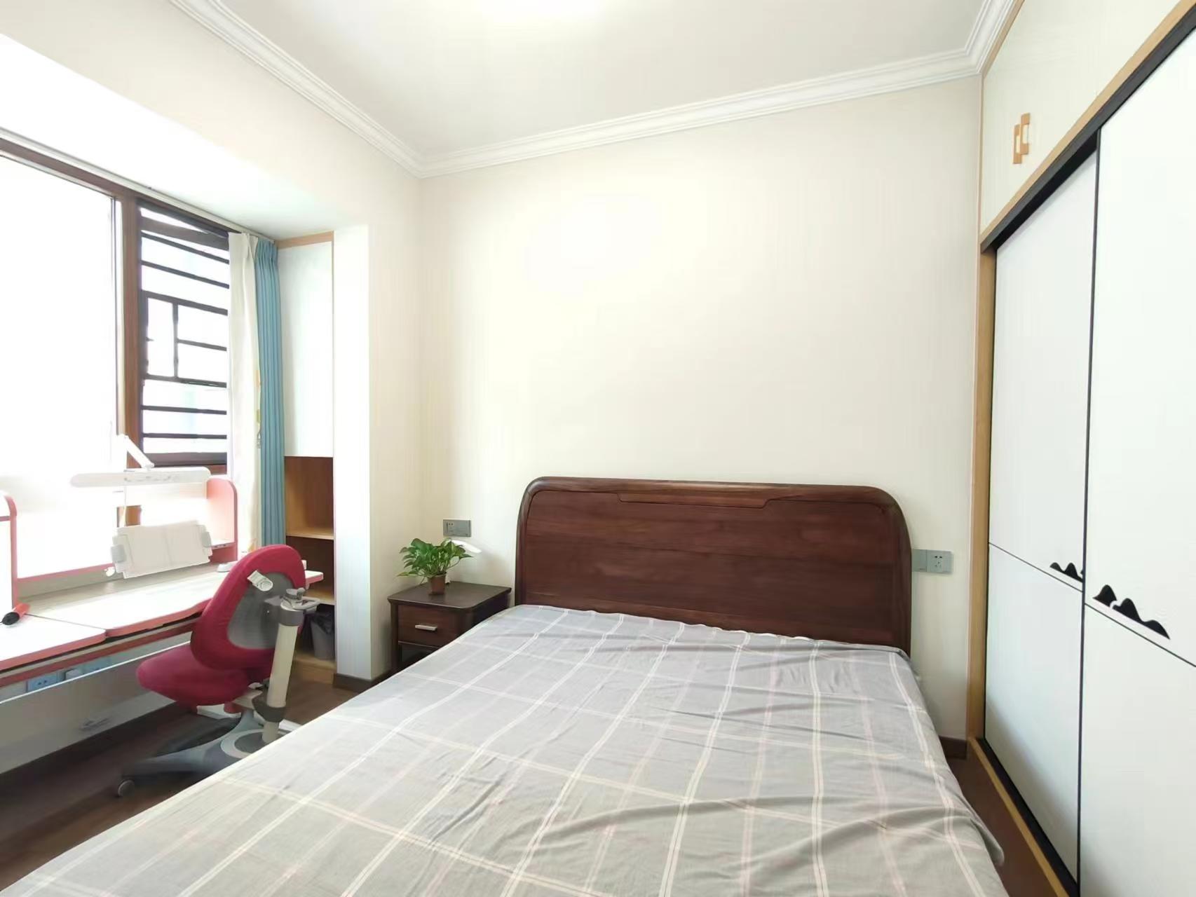 吉大汉珠山府 3室2厅2卫 98.8万 吉大汉珠山府 3室2厅2卫 98.8万客厅