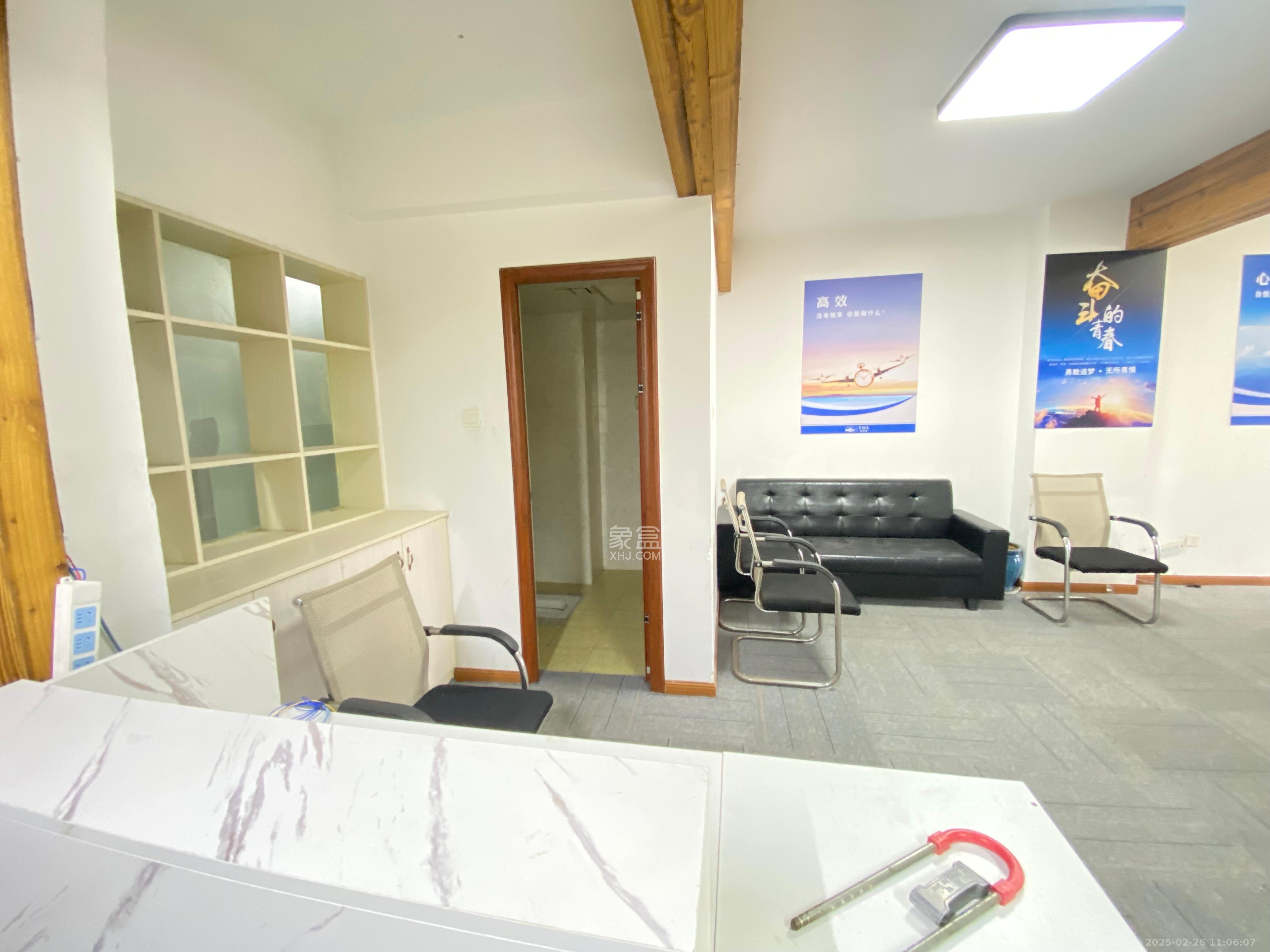 星大峰汇商务楼  1室2厅1卫    6800.0元/月 星大峰汇商务楼  1室2厅1卫    6800.0元/月