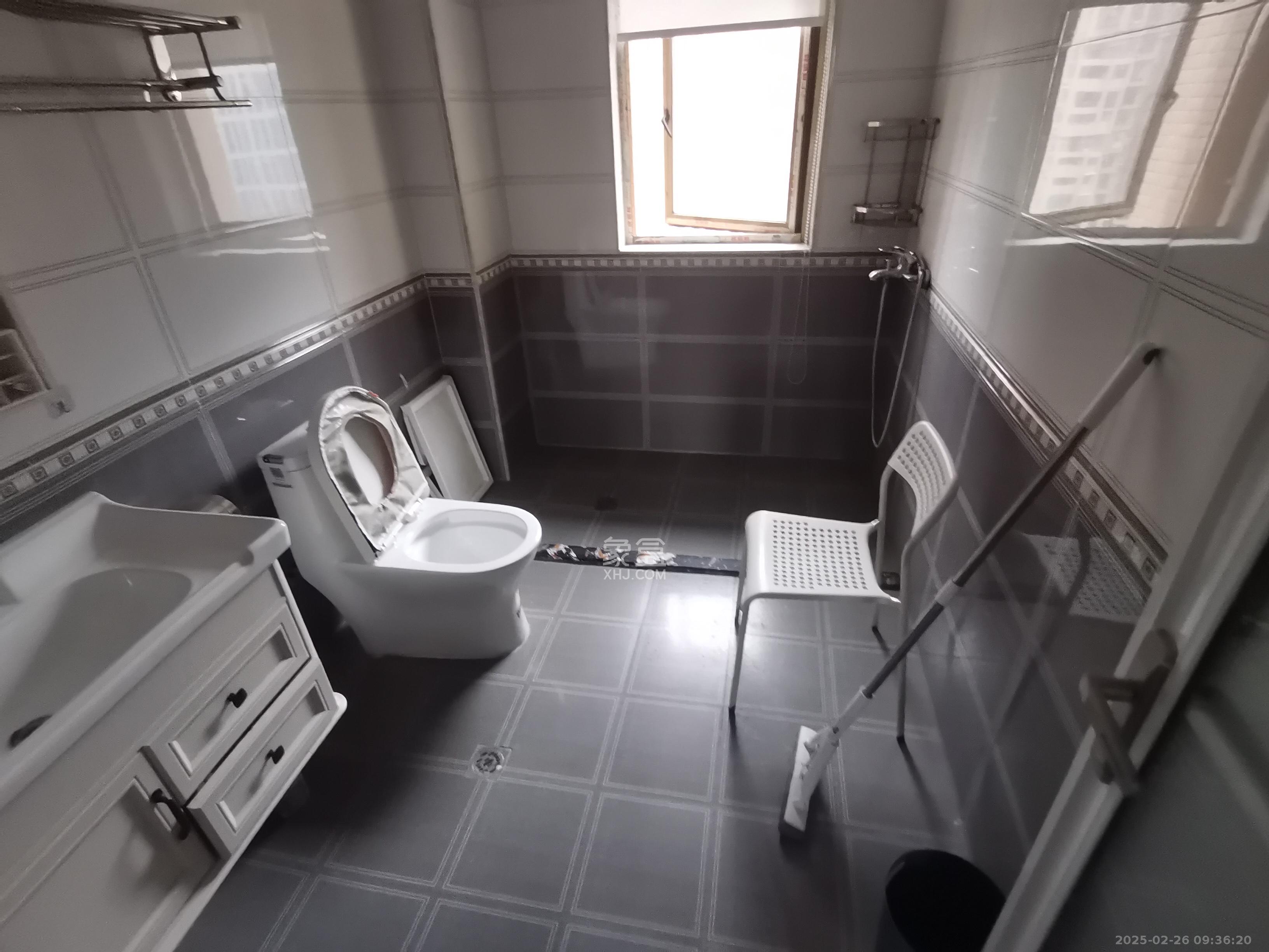 香樟鑫都  3室2厅2卫    3300.0元/月室内图