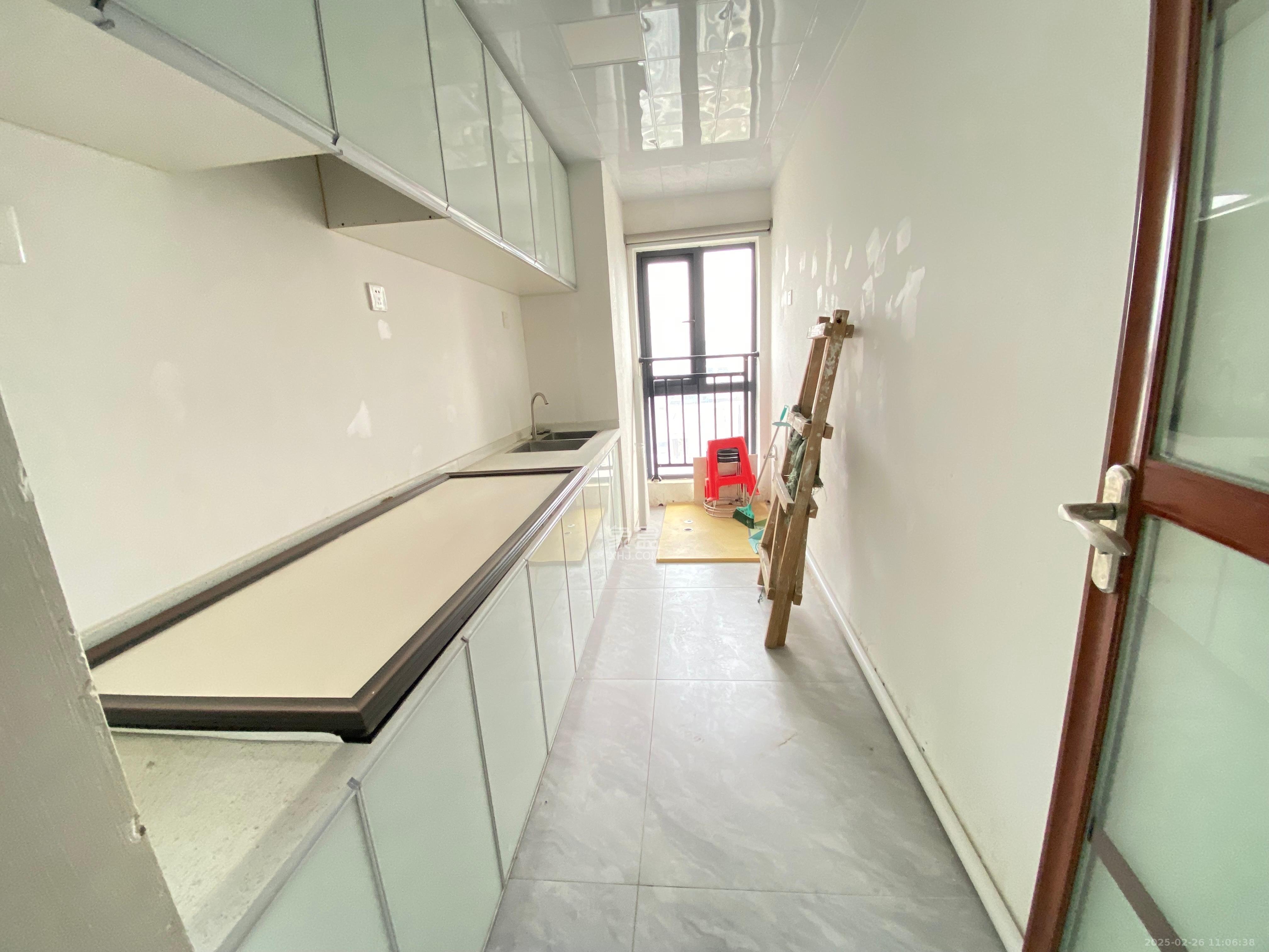 星大峰汇商务楼  1室2厅1卫    6800.0元/月 星大峰汇商务楼  1室2厅1卫    6800.0元/月室内图