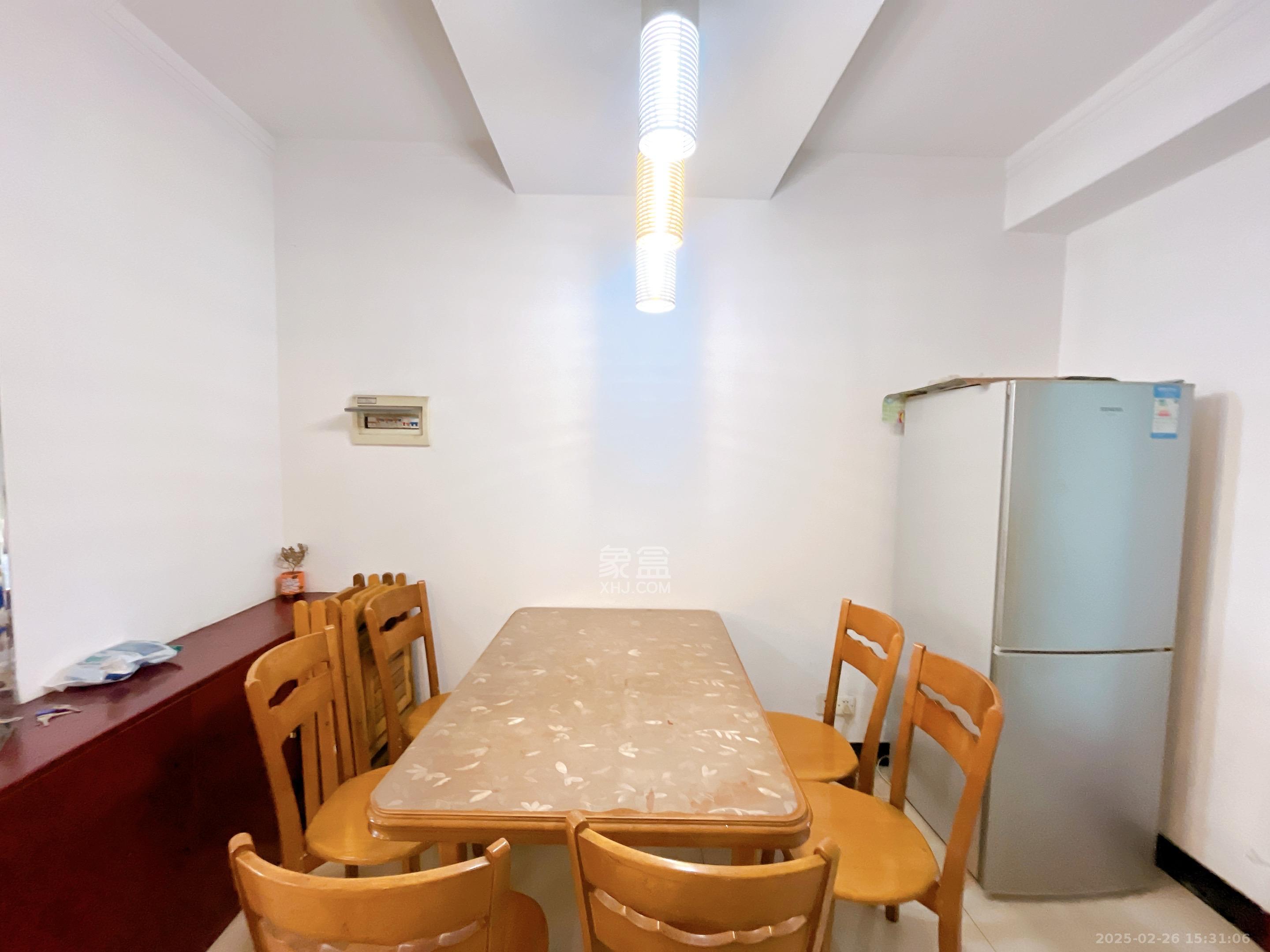 佳阳悦景馨都  3室2厅1卫   2400.00元/月室内图