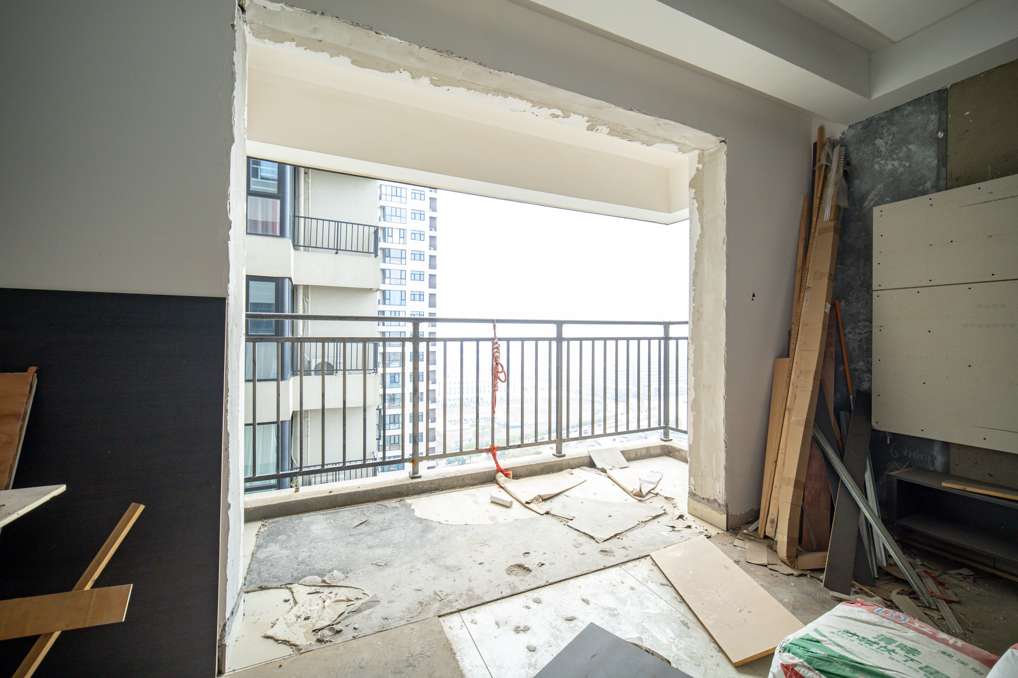 盛地东方芯府 4室2厅2卫 73.0万 盛地东方芯府 4室2厅2卫 73.0万阳台