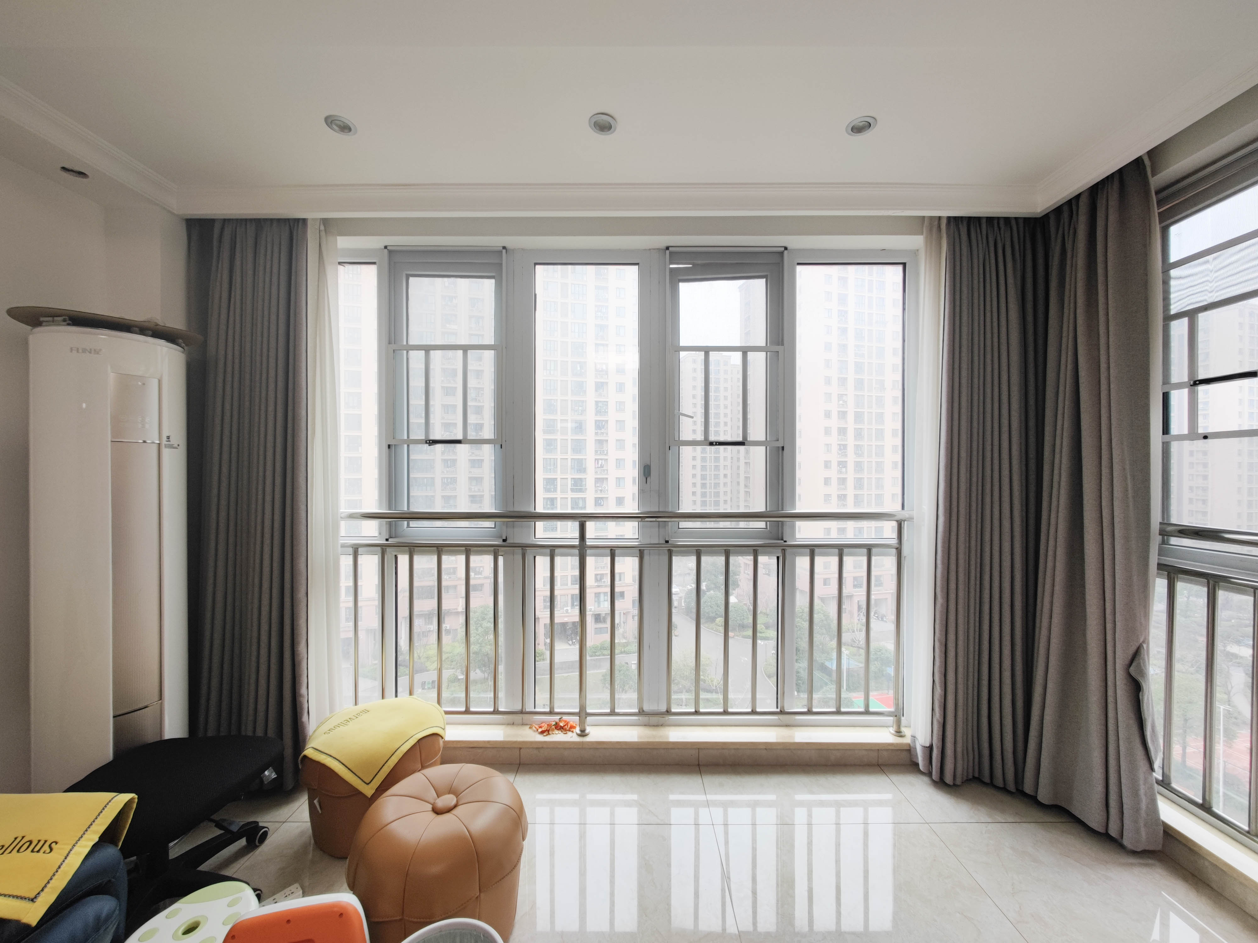 丽发新城  3室2厅2卫   110.00万阳台