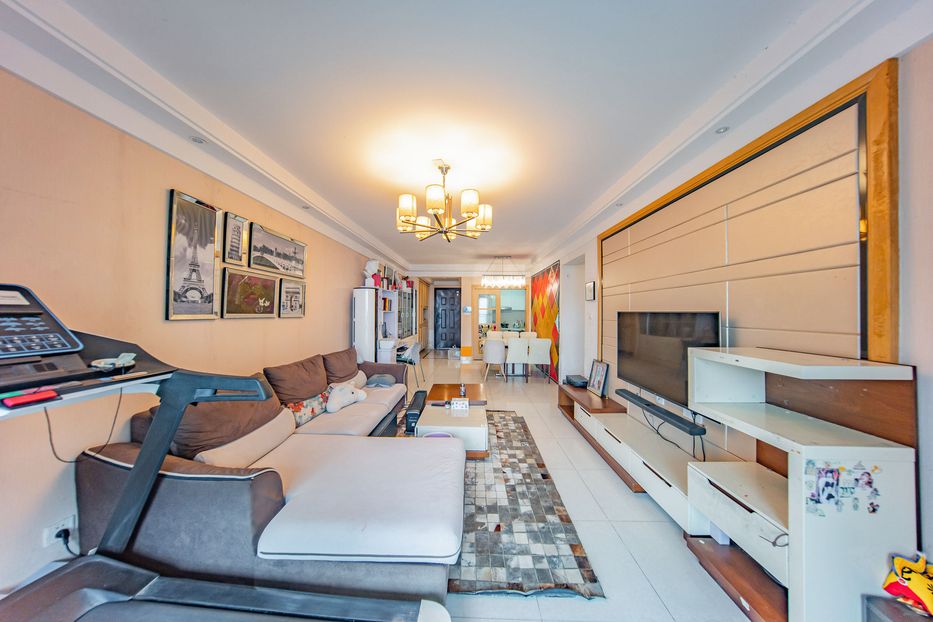 中海国际三期 3室2厅2卫 79.8万 中海国际三期 3室2厅2卫 79.8万客厅