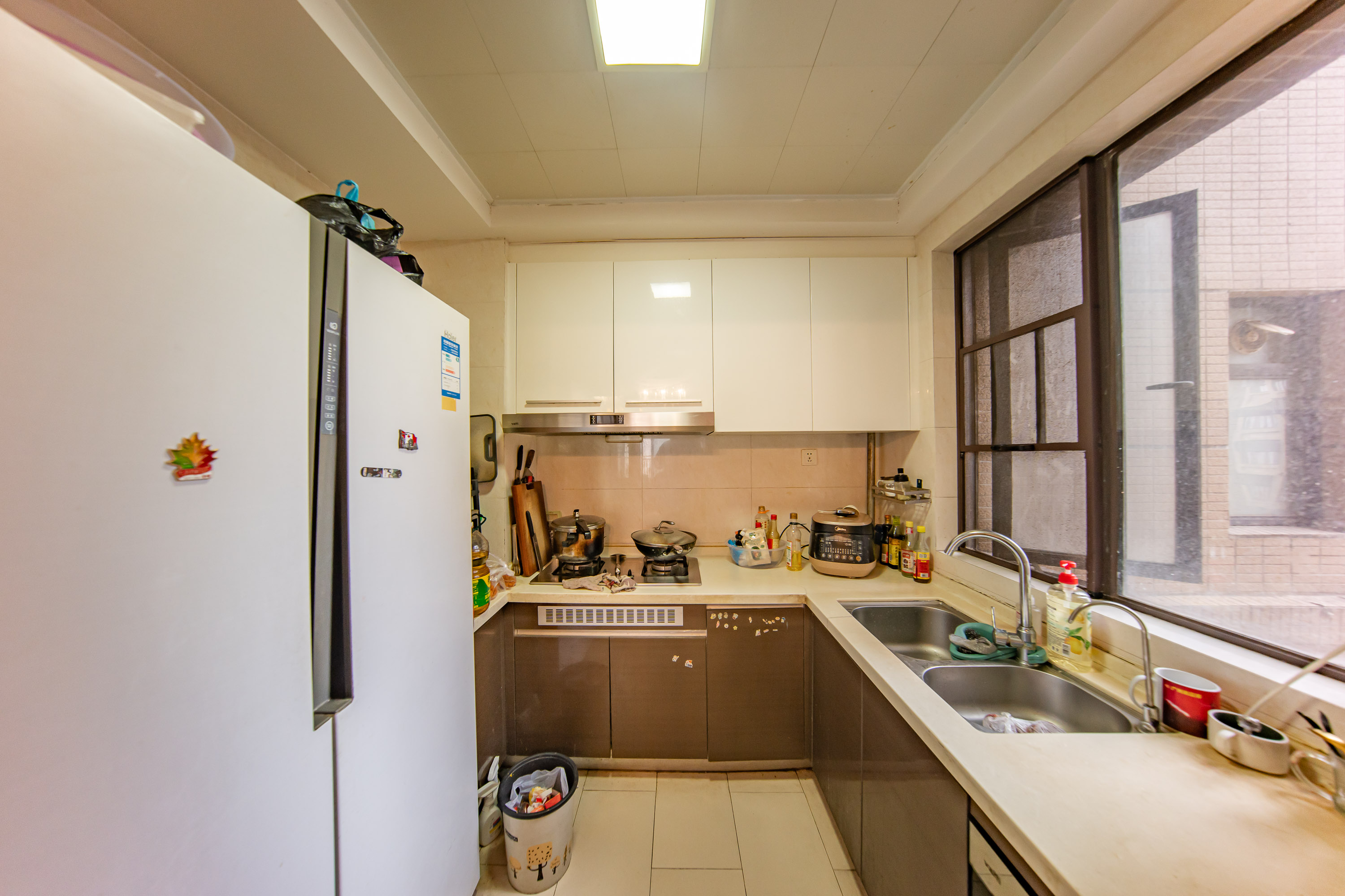 中海国际三期 3室2厅2卫 79.8万 中海国际三期 3室2厅2卫 79.8万厨房