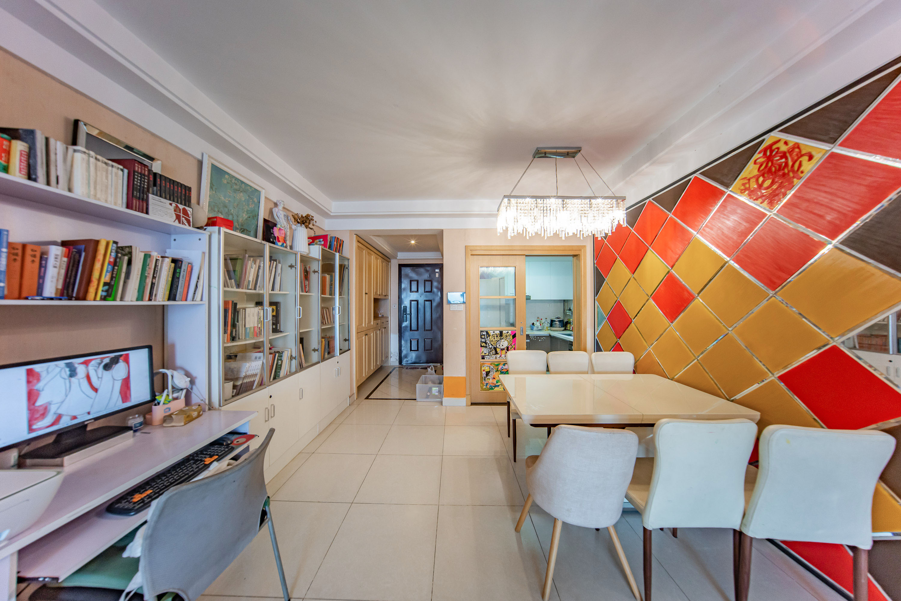 中海国际三期 3室2厅2卫 79.8万 中海国际三期 3室2厅2卫 79.8万客厅