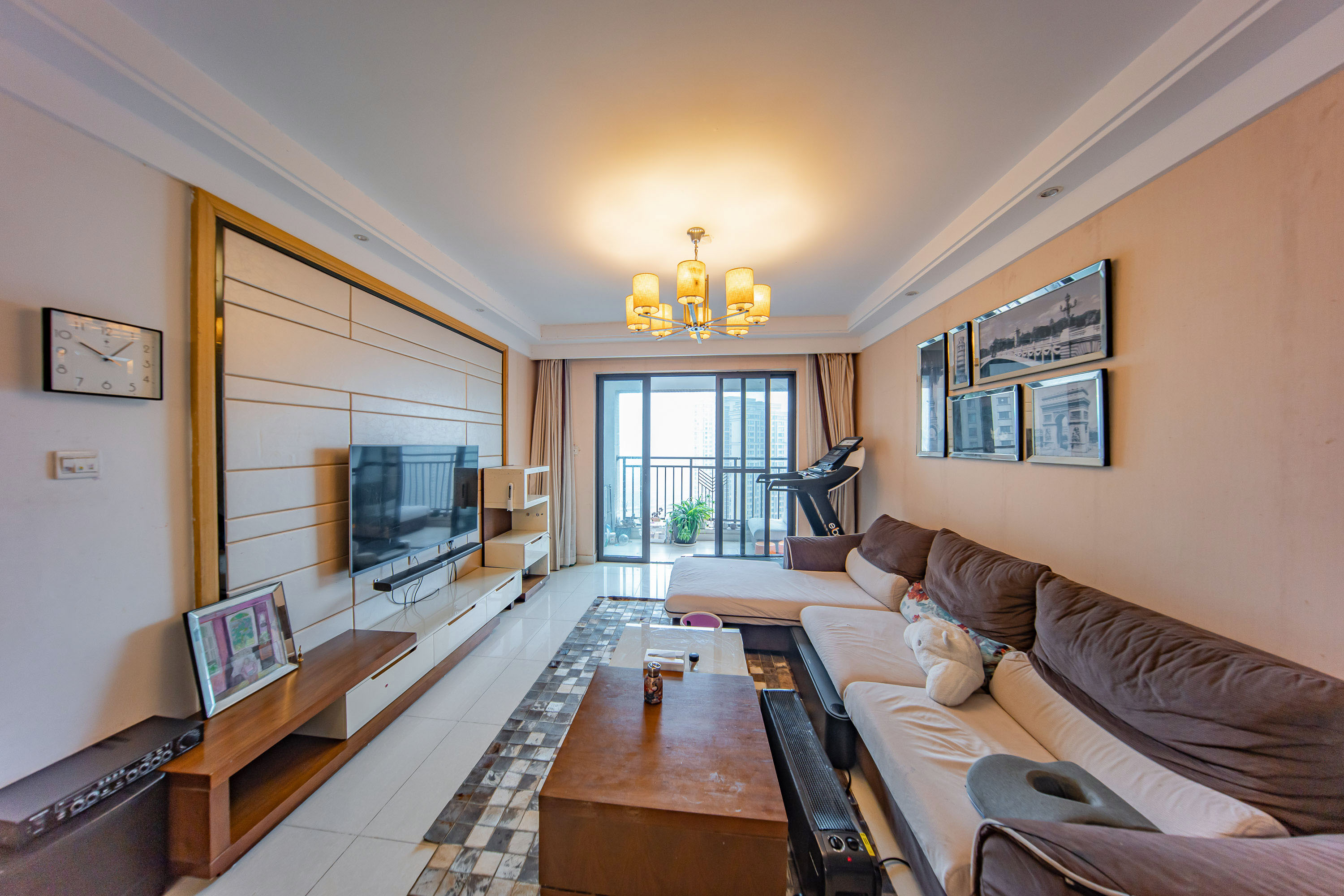 中海国际三期 3室2厅2卫 79.8万 中海国际三期 3室2厅2卫 79.8万客厅