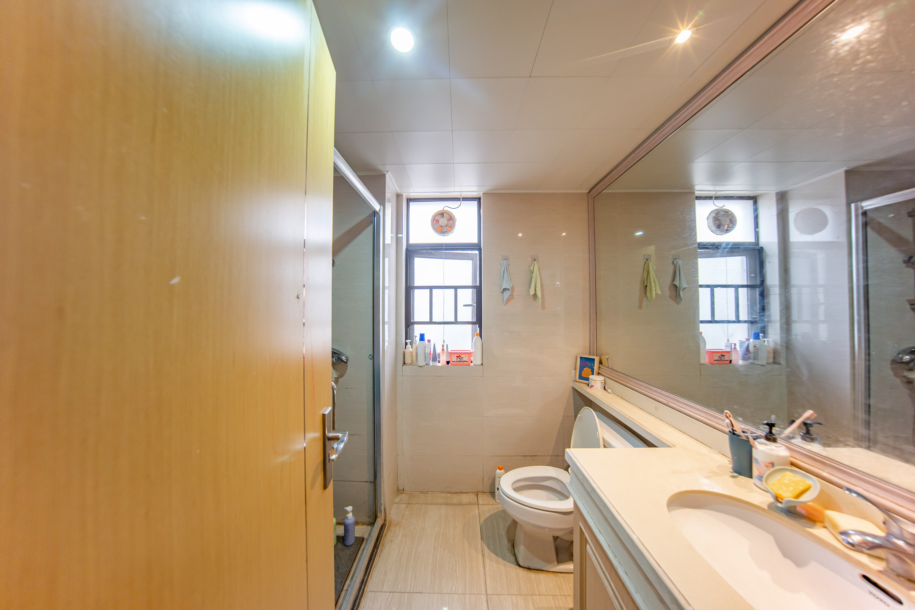 中海国际三期 3室2厅2卫 79.8万 中海国际三期 3室2厅2卫 79.8万卫生间