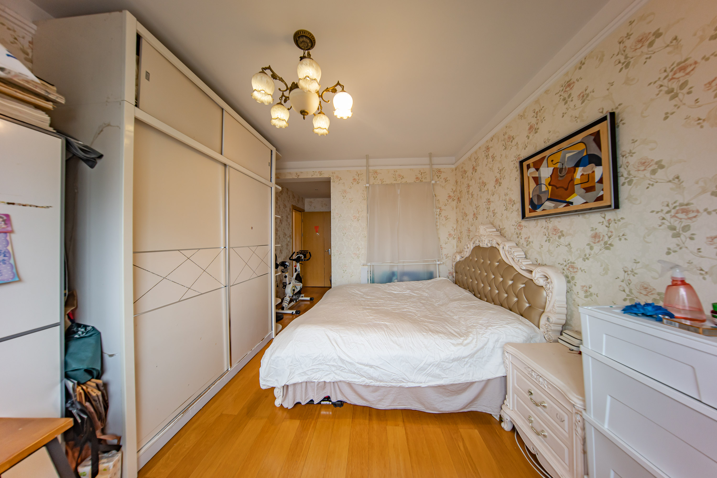 中海国际三期 3室2厅2卫 79.8万 中海国际三期 3室2厅2卫 79.8万卧室