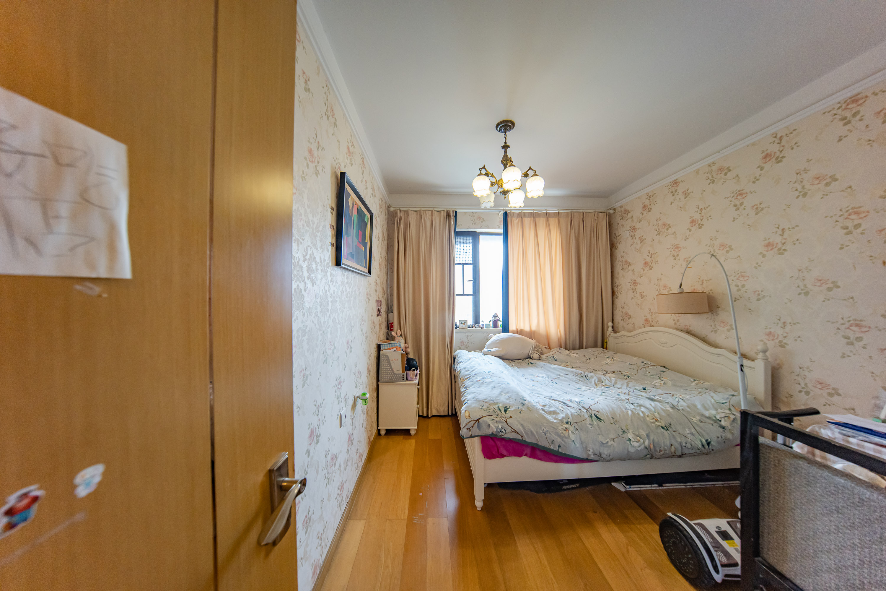 中海国际三期 3室2厅2卫 79.8万 中海国际三期 3室2厅2卫 79.8万卧室