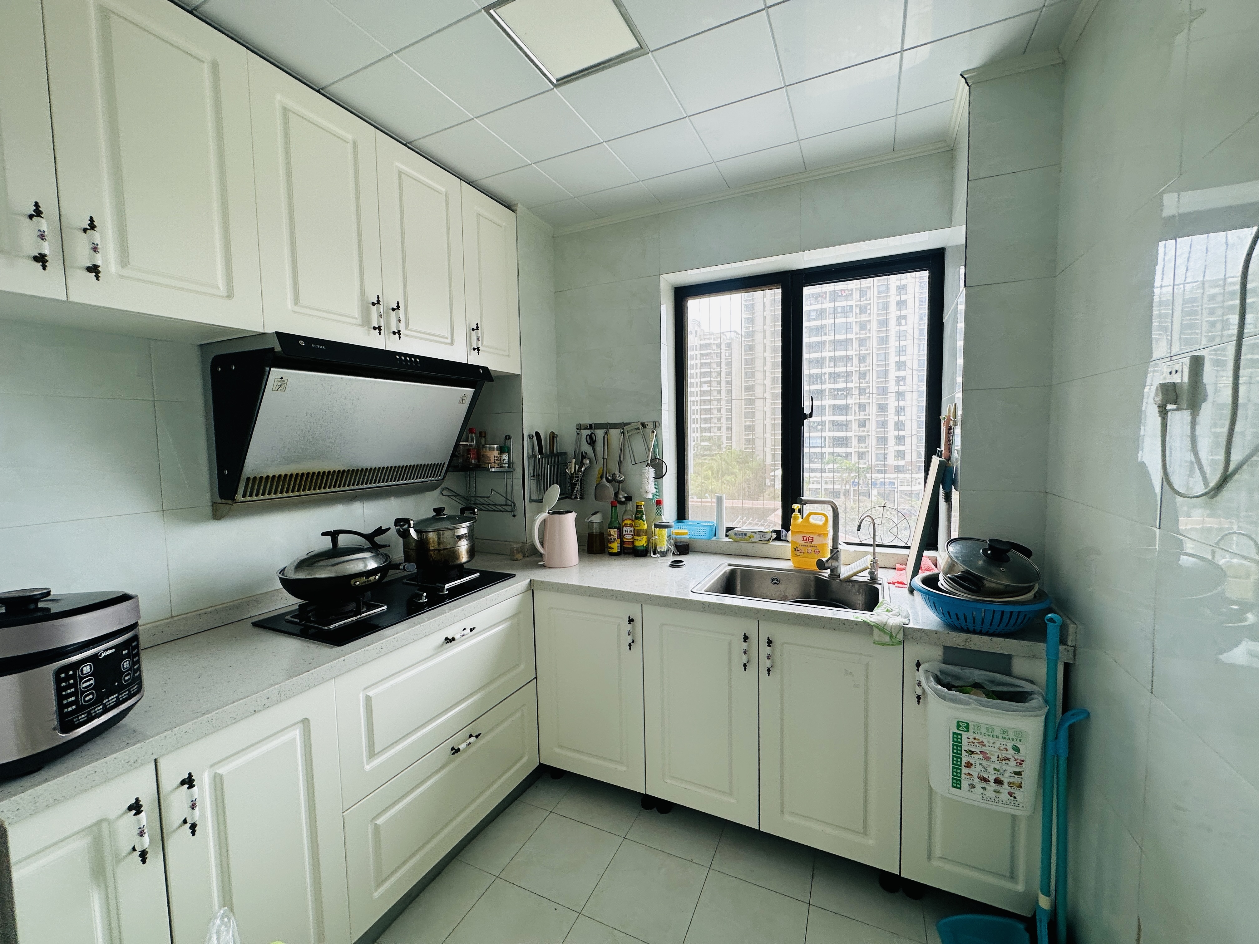 世纪海岸  2室2厅2卫    195.0万 世纪海岸  2室2厅2卫    195.0万厨房