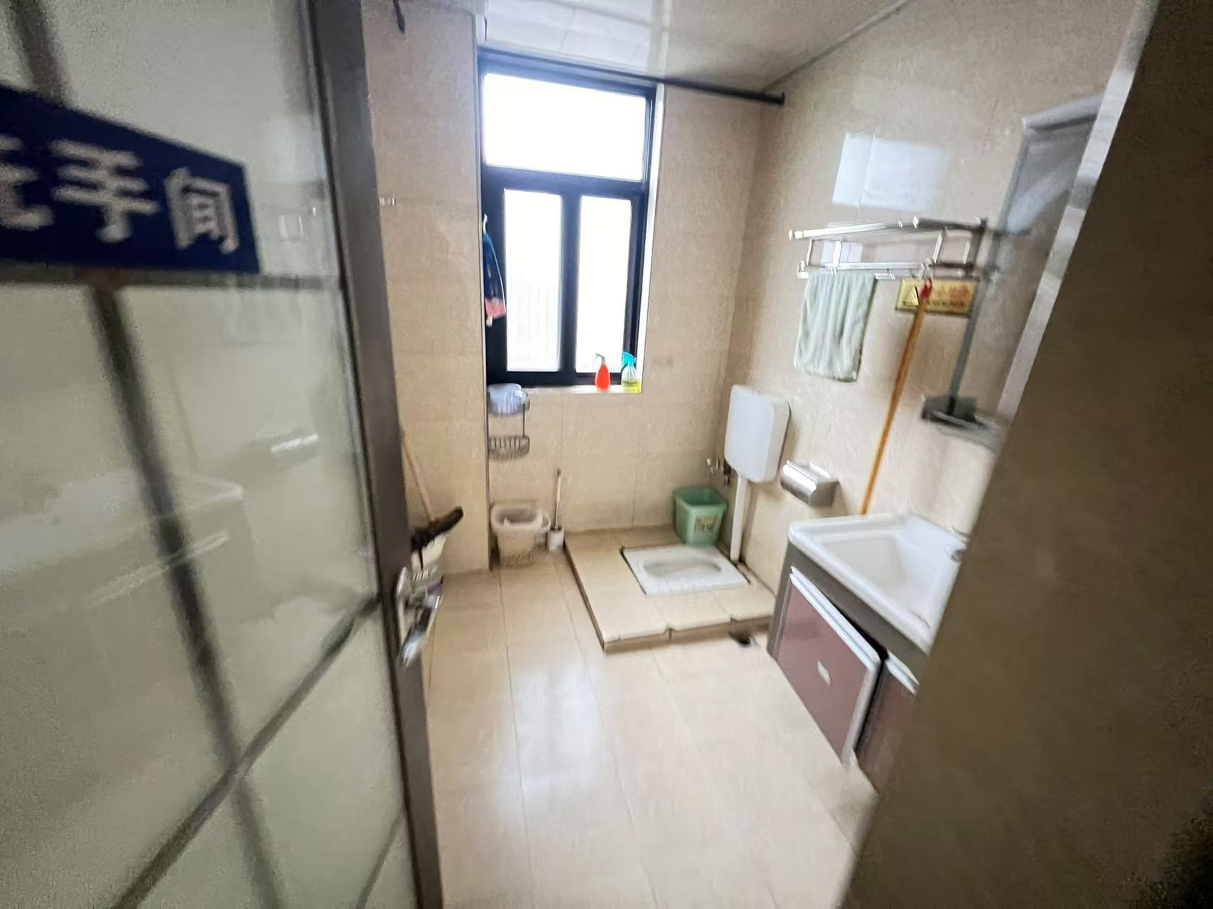 中央商业广场 3室2厅2卫 79.0万 中央商业广场 3室2厅2卫 79.0万室内图