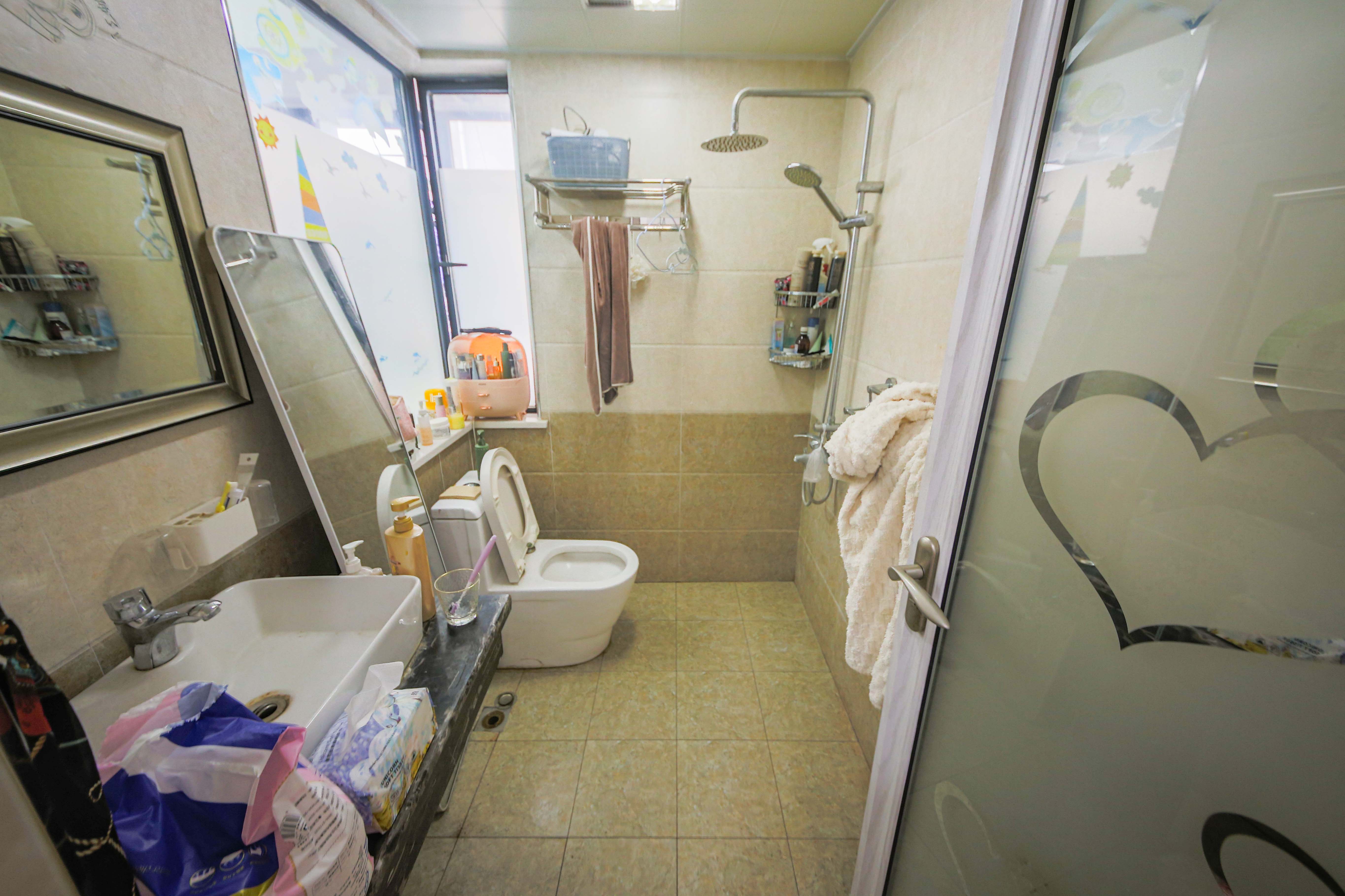 湘府9号  3室2厅2卫   122.00万卫生间