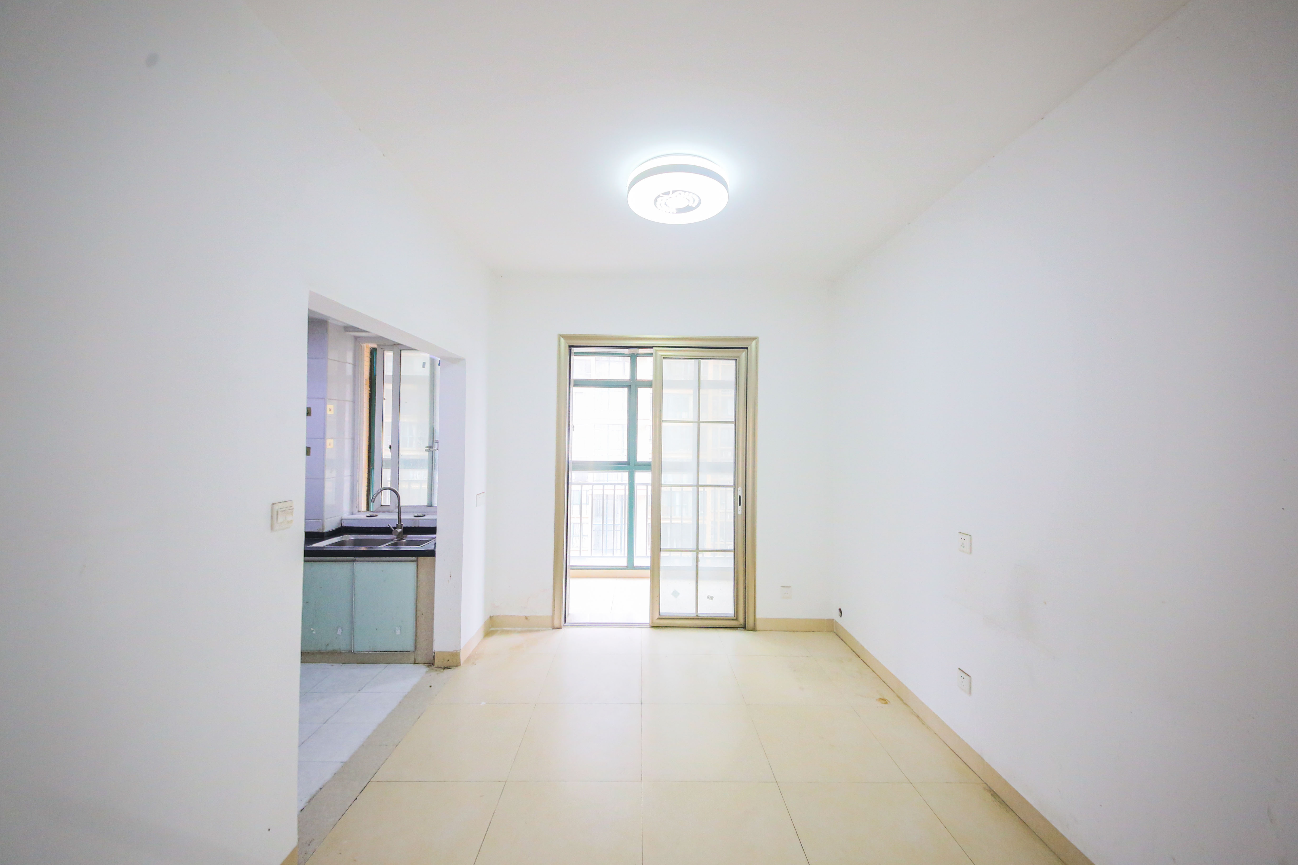 星城荣域 4室2厅2卫 188.0万 星城荣域 4室2厅2卫 188.0万客厅