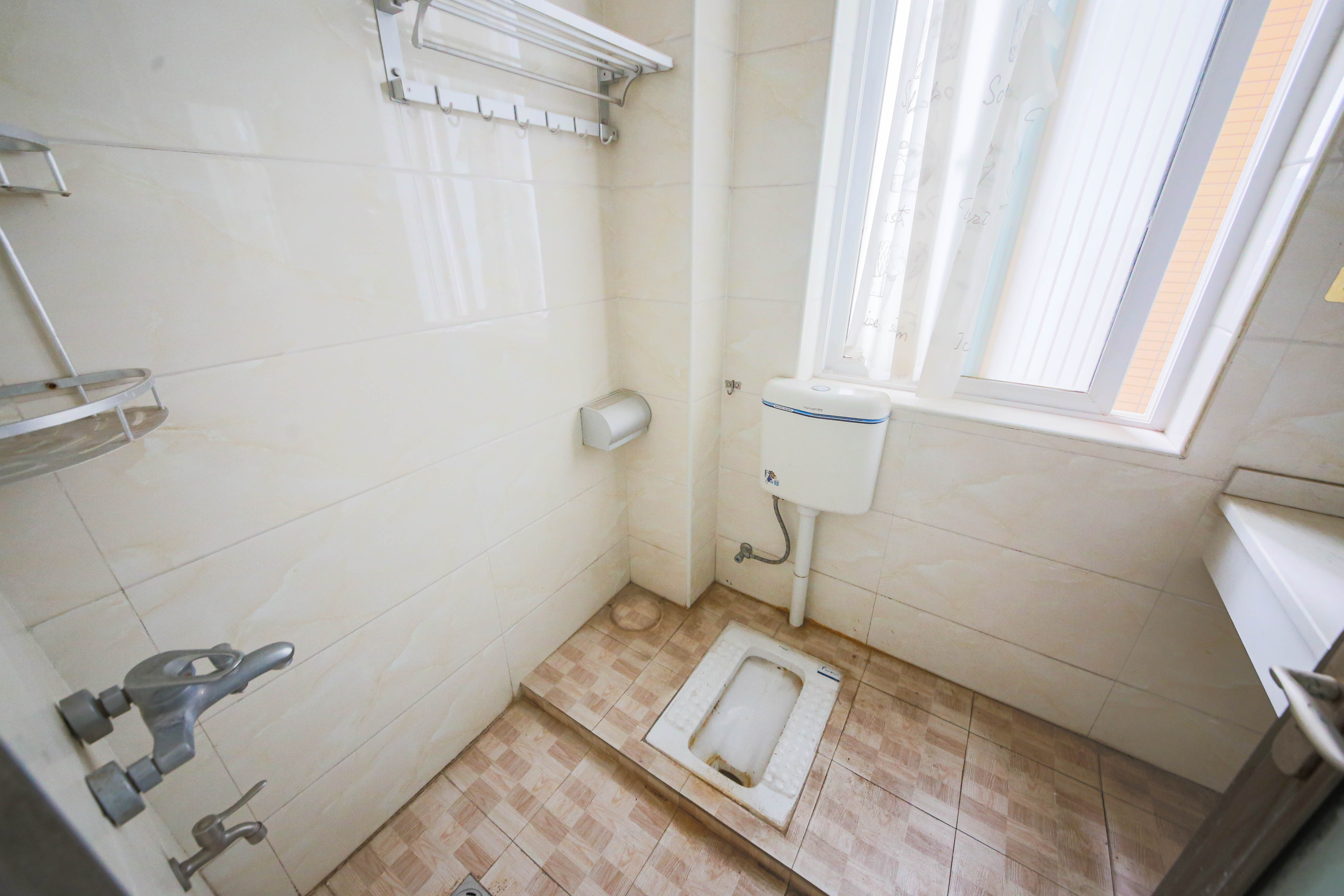 星城荣域 4室2厅2卫 188.0万 星城荣域 4室2厅2卫 188.0万卫生间