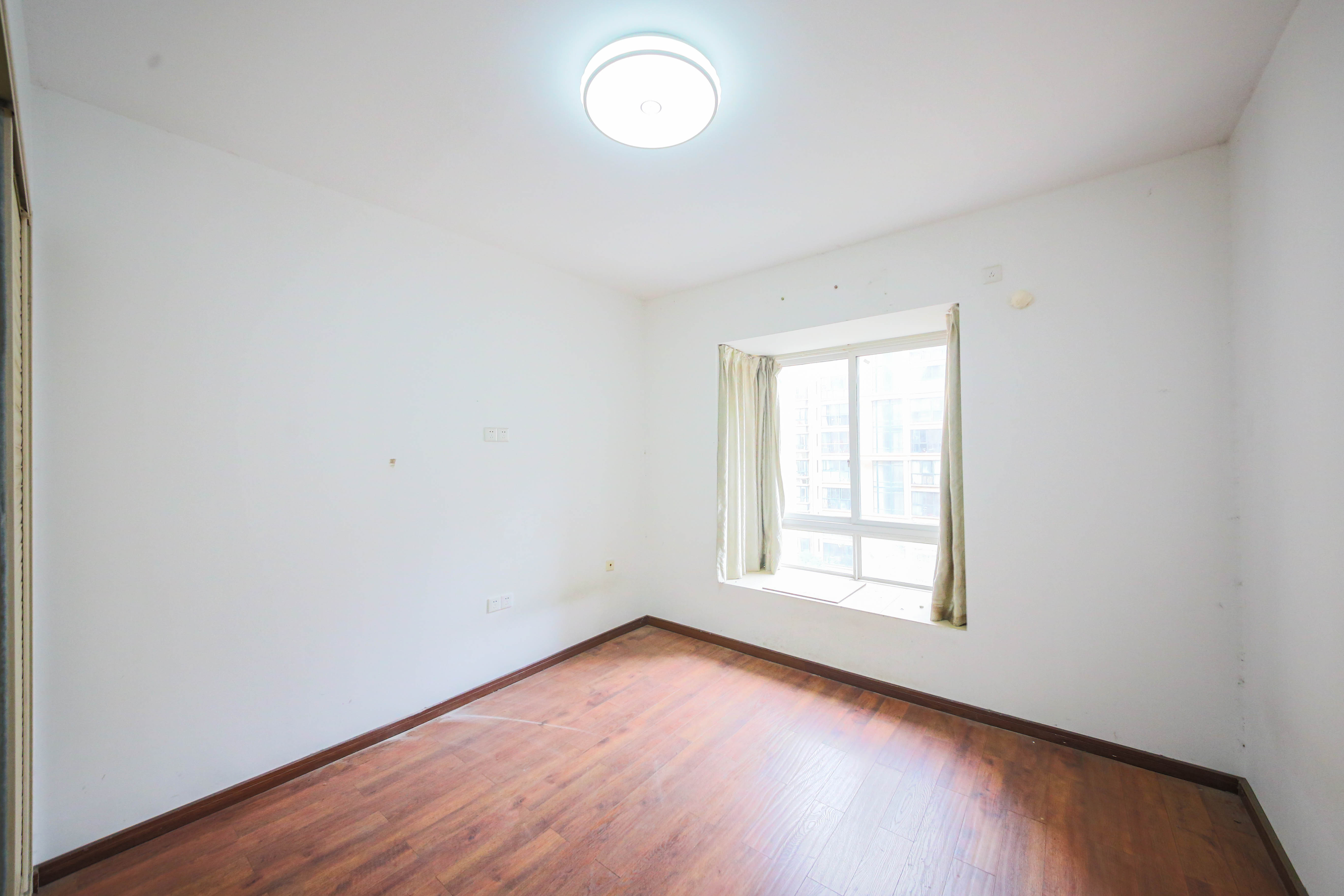 星城荣域 4室2厅2卫 188.0万 星城荣域 4室2厅2卫 188.0万卧室