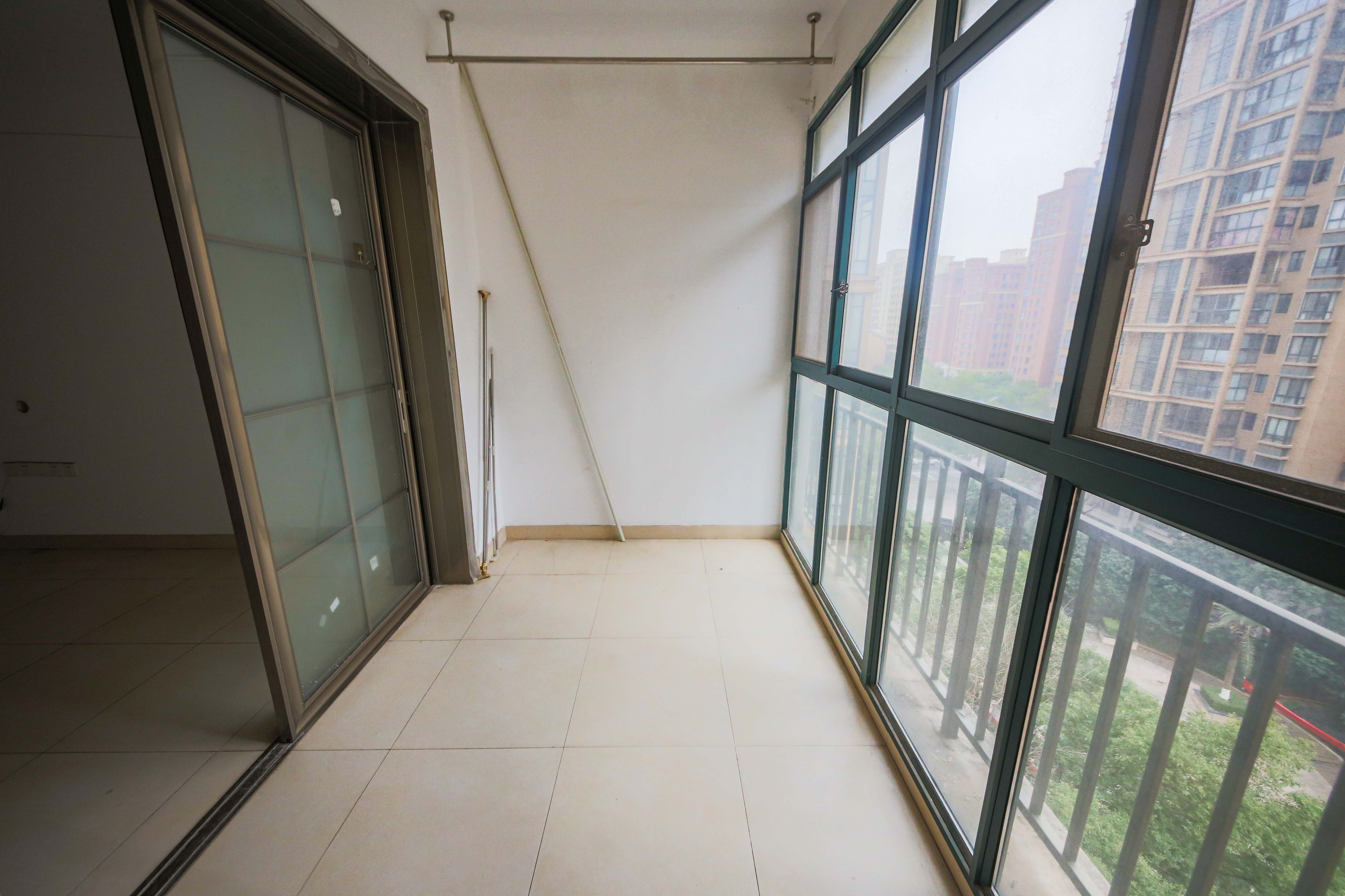 星城荣域 4室2厅2卫 188.0万 星城荣域 4室2厅2卫 188.0万阳台