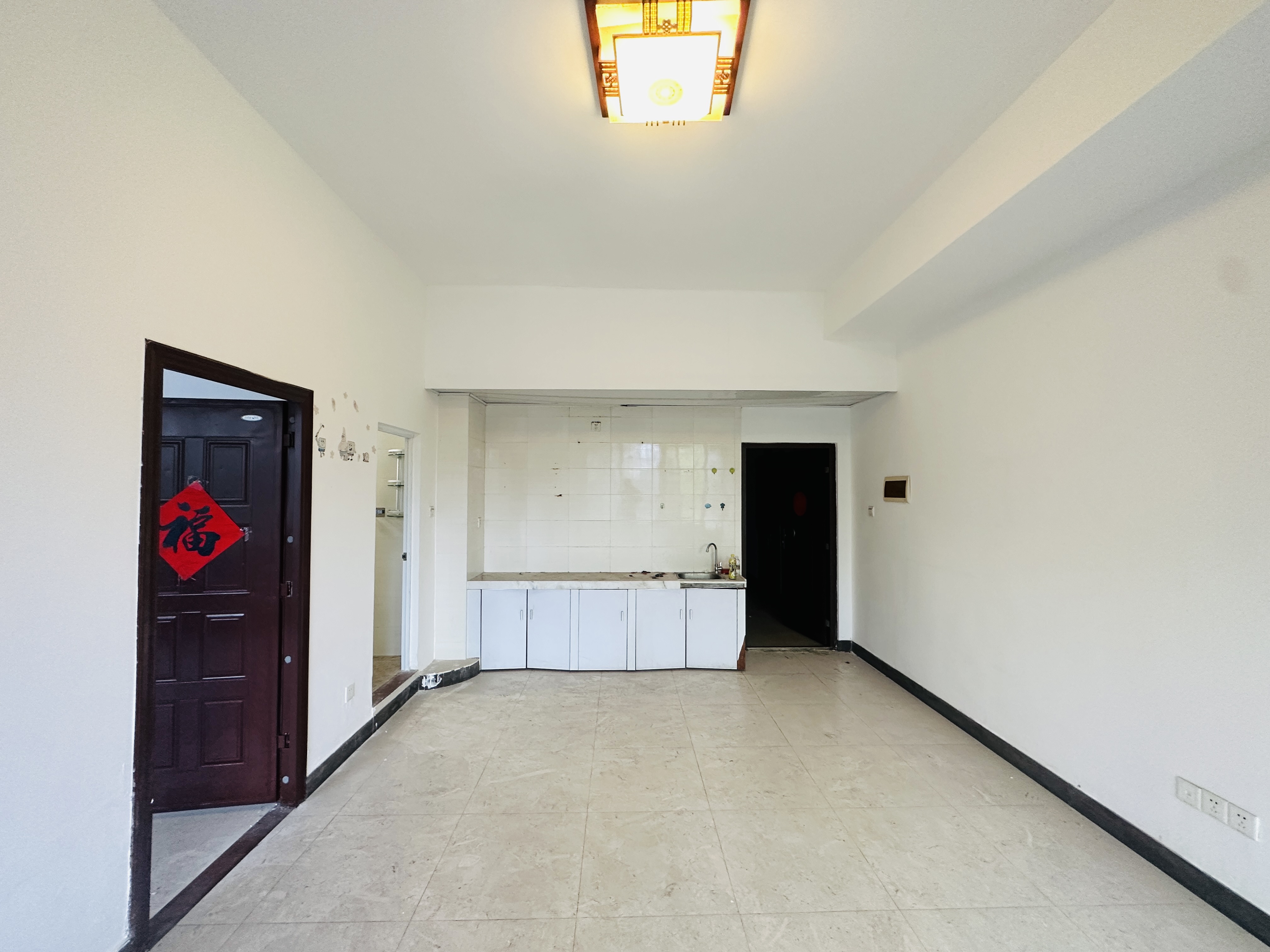 环惠大厦 6室3厅3卫 200.0万 环惠大厦 6室3厅3卫 200.0万客厅