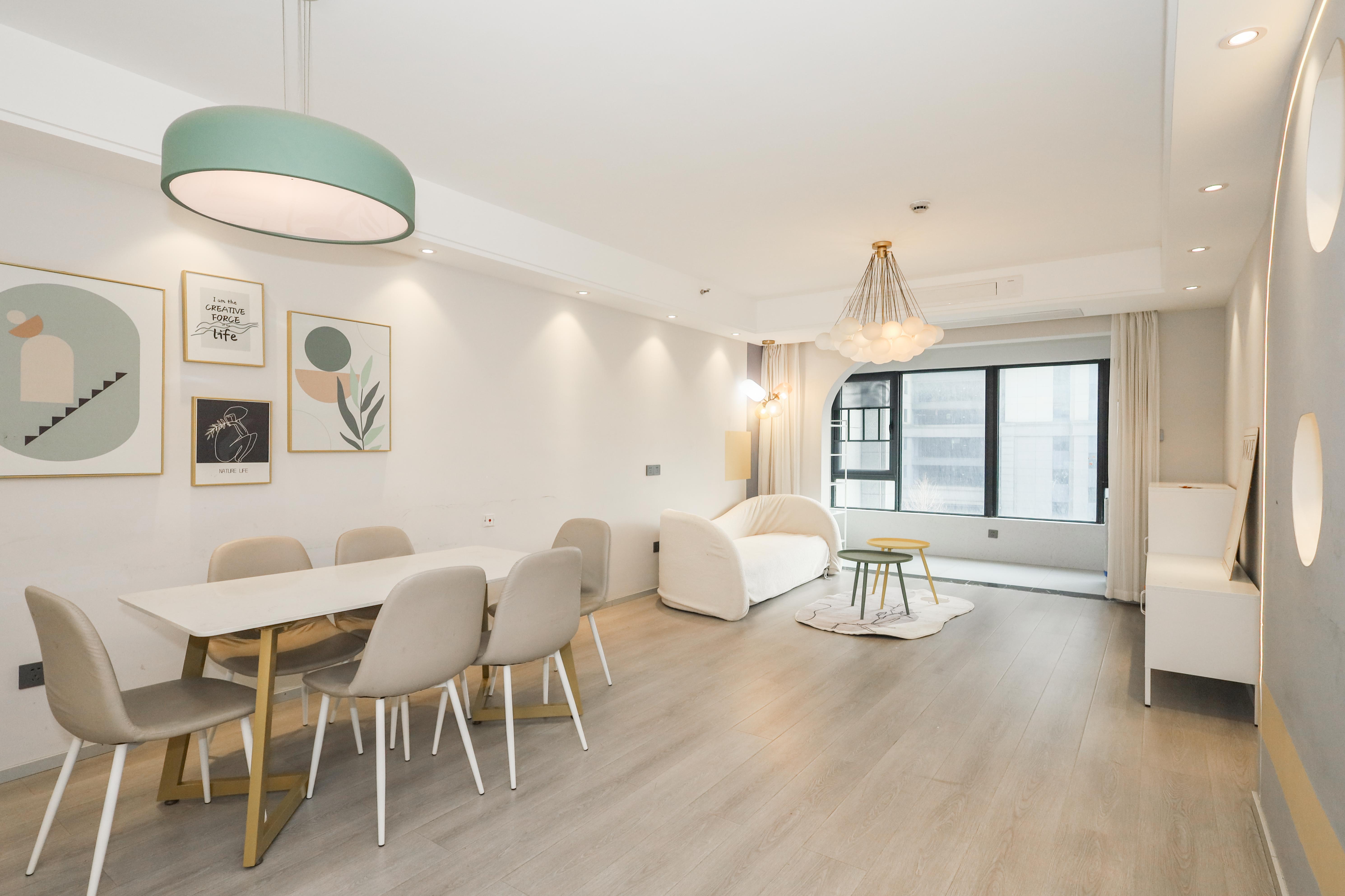 南山梅溪一方 4室2厅2卫 137.0万 南山梅溪一方 4室2厅2卫 137.0万客厅