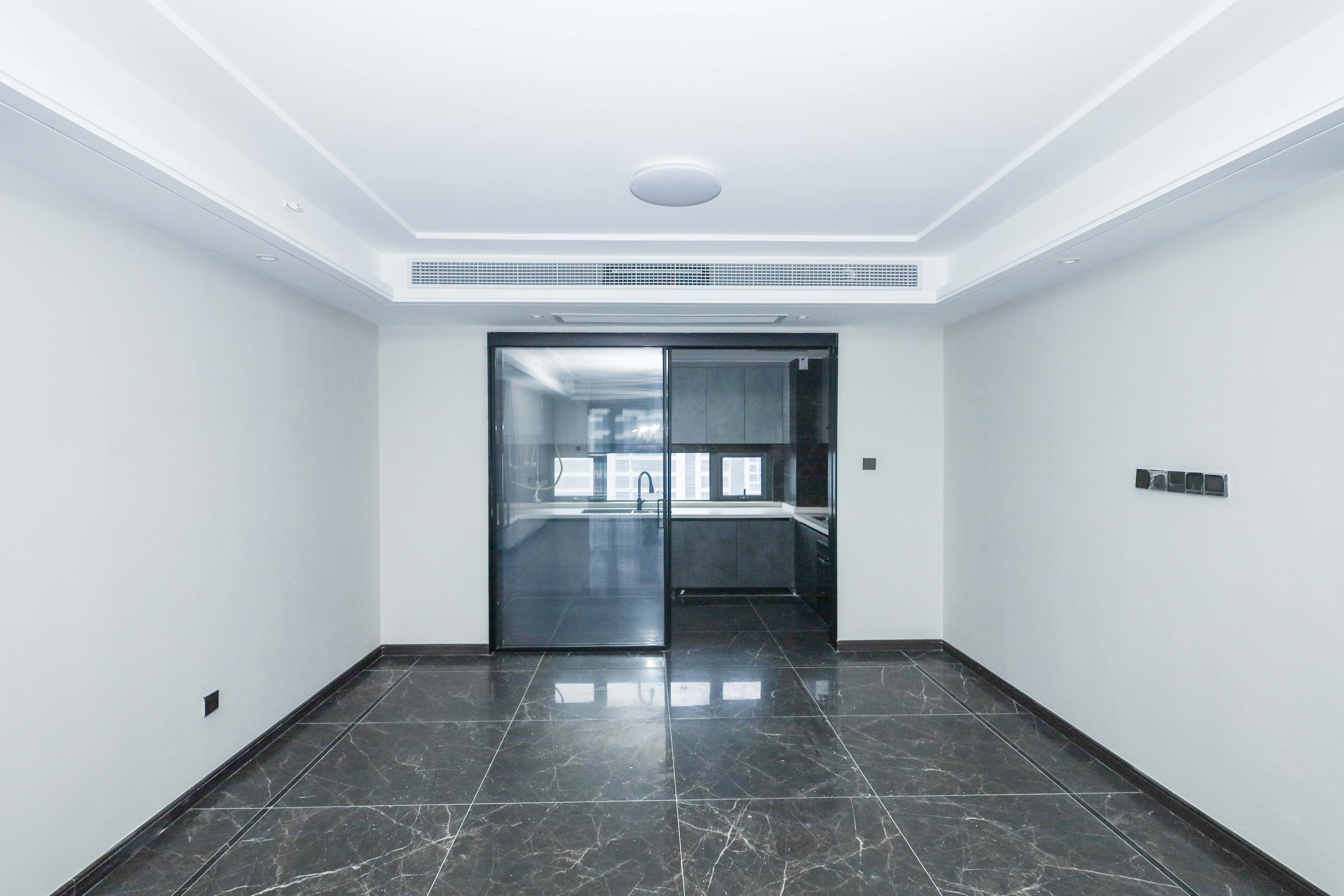 绿地麓云国际一期 5室2厅3卫 208.0万 绿地麓云国际一期 5室2厅3卫 208.0万其他