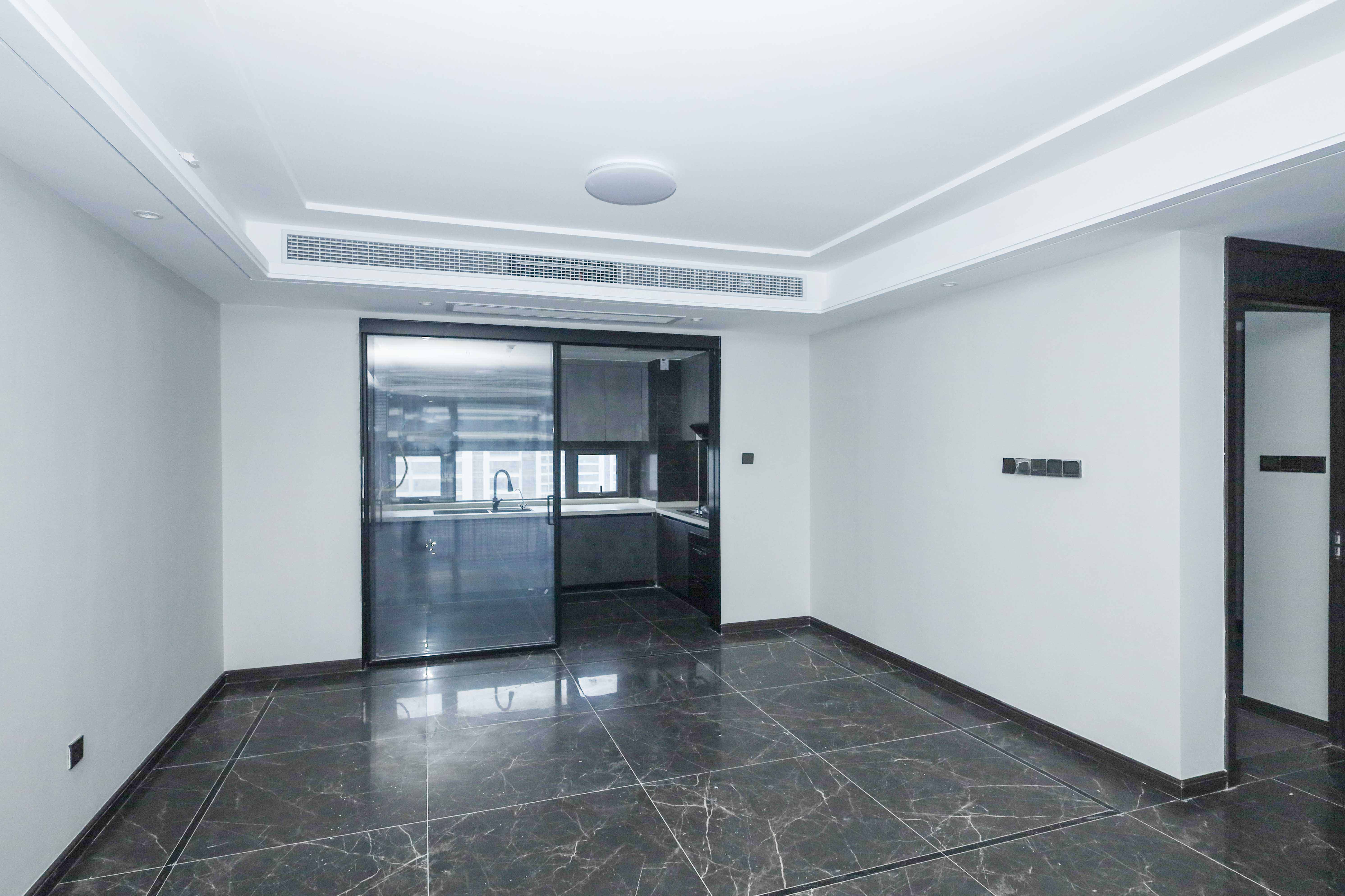 绿地麓云国际一期 5室2厅3卫 208.0万 绿地麓云国际一期 5室2厅3卫 208.0万其他