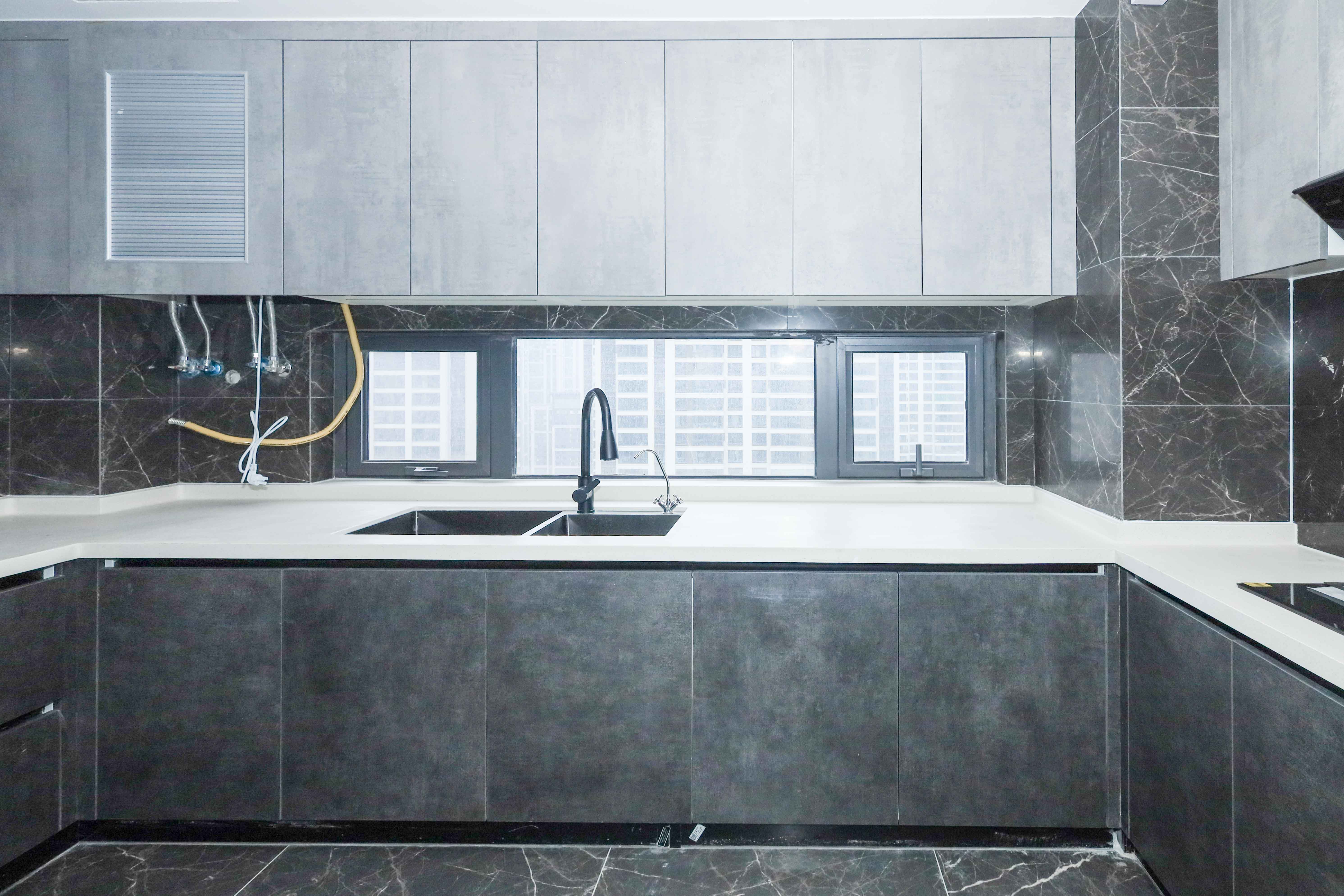 绿地麓云国际一期 5室2厅3卫 208.0万 绿地麓云国际一期 5室2厅3卫 208.0万厨房