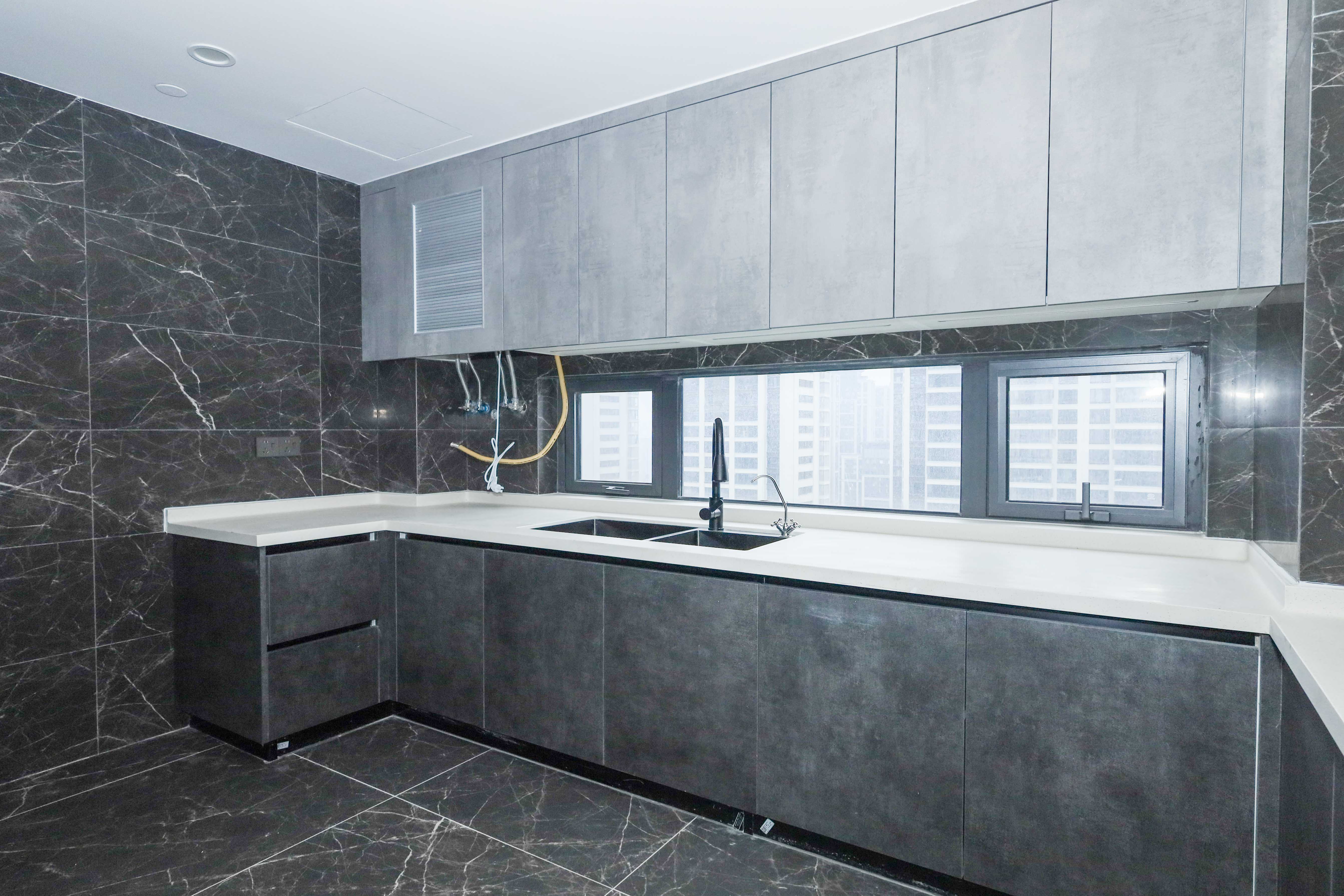 绿地麓云国际一期 5室2厅3卫 208.0万 绿地麓云国际一期 5室2厅3卫 208.0万厨房