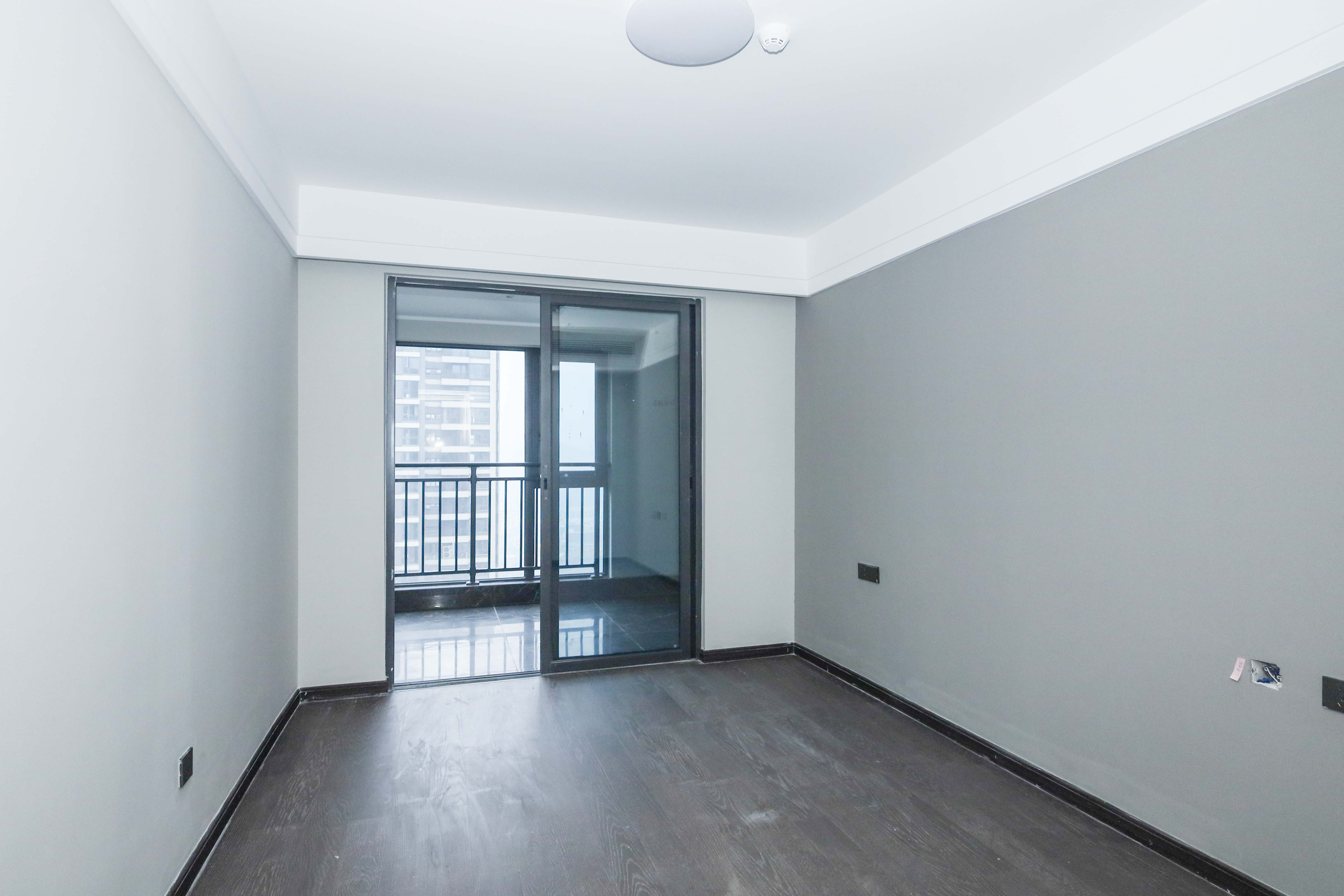 绿地麓云国际一期 5室2厅3卫 208.0万 绿地麓云国际一期 5室2厅3卫 208.0万卧室