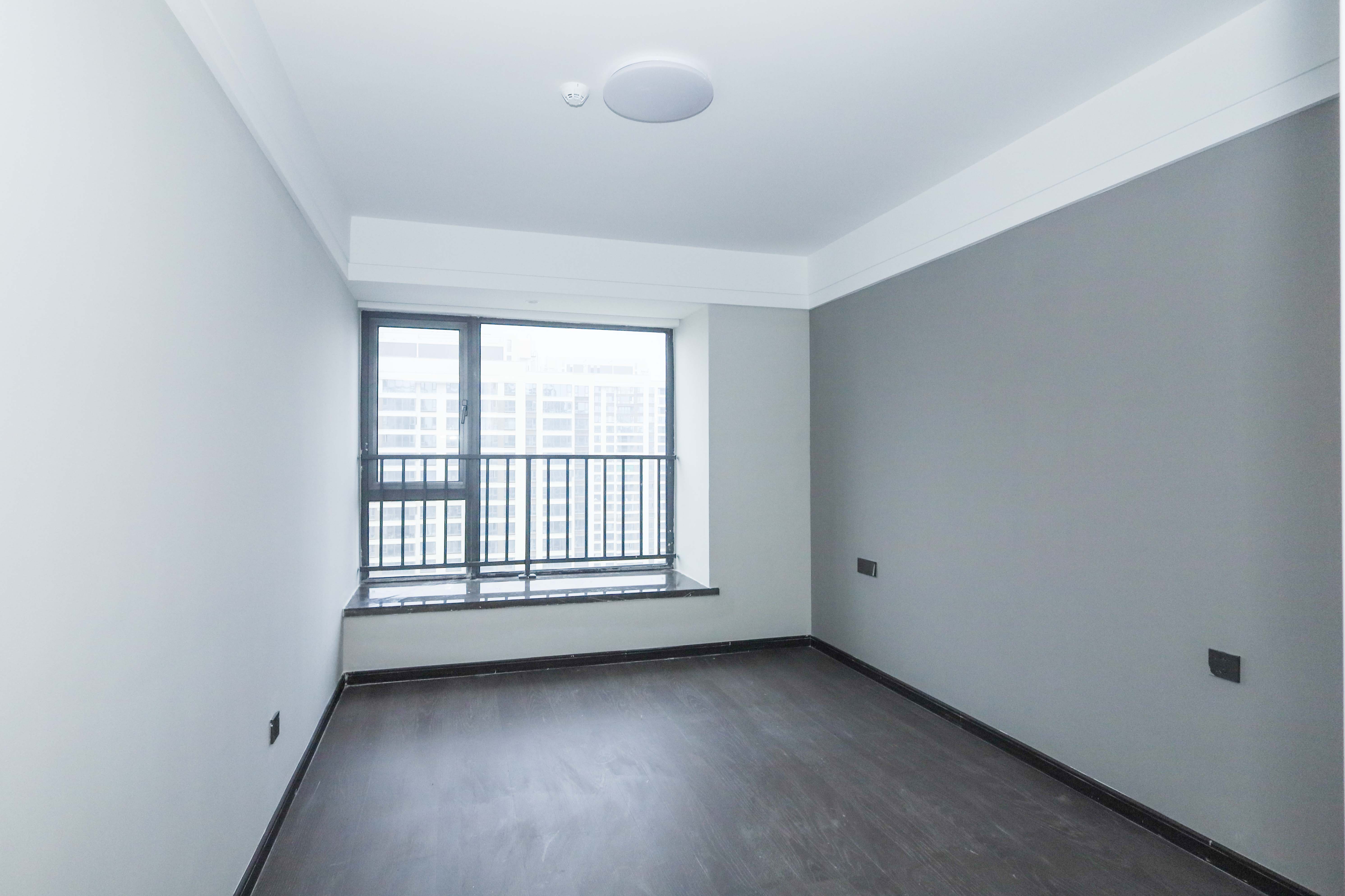 绿地麓云国际一期 5室2厅3卫 208.0万 绿地麓云国际一期 5室2厅3卫 208.0万卧室