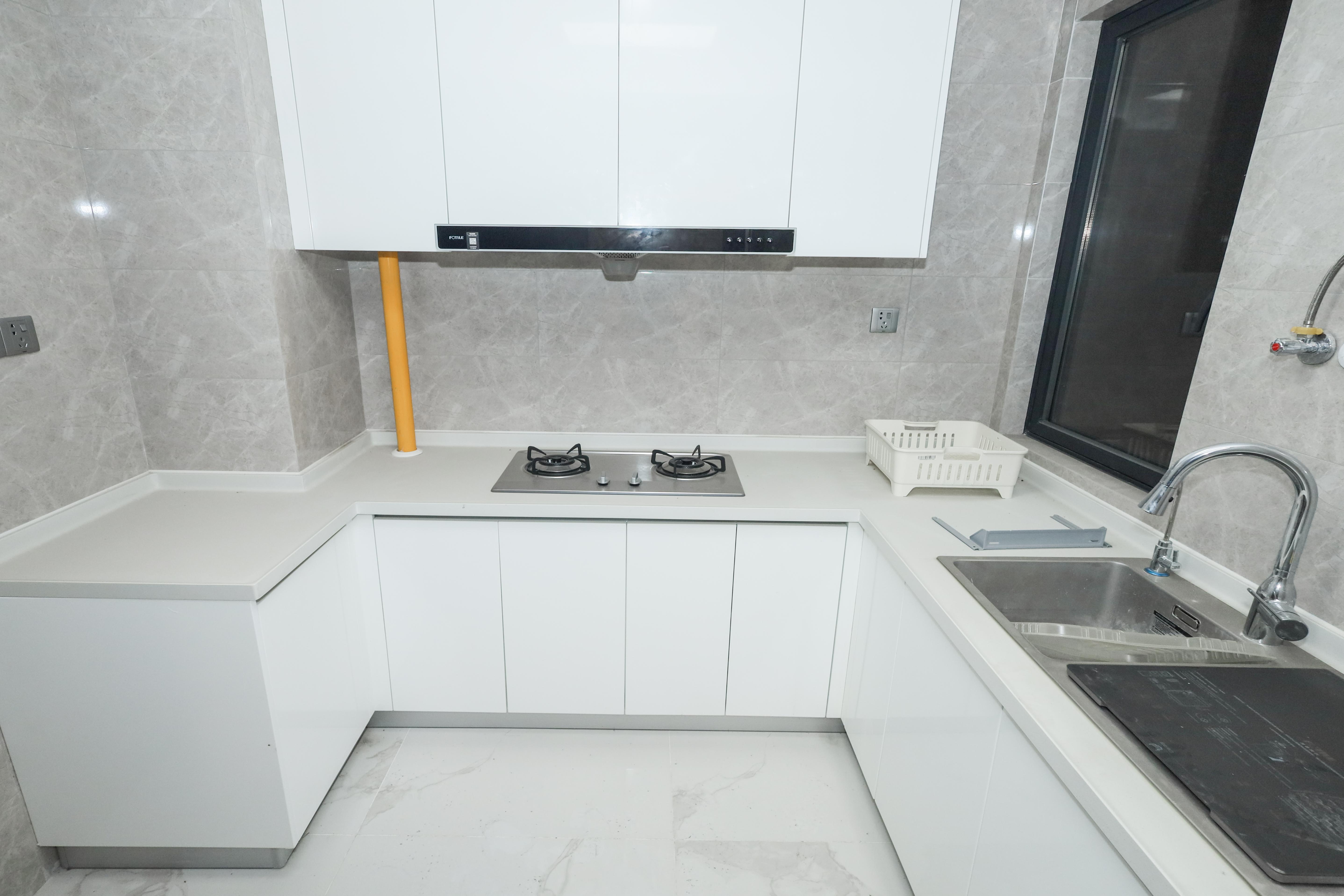 中海阅溪府 3室2厅2卫 145.0万 中海阅溪府 3室2厅2卫 145.0万厨房