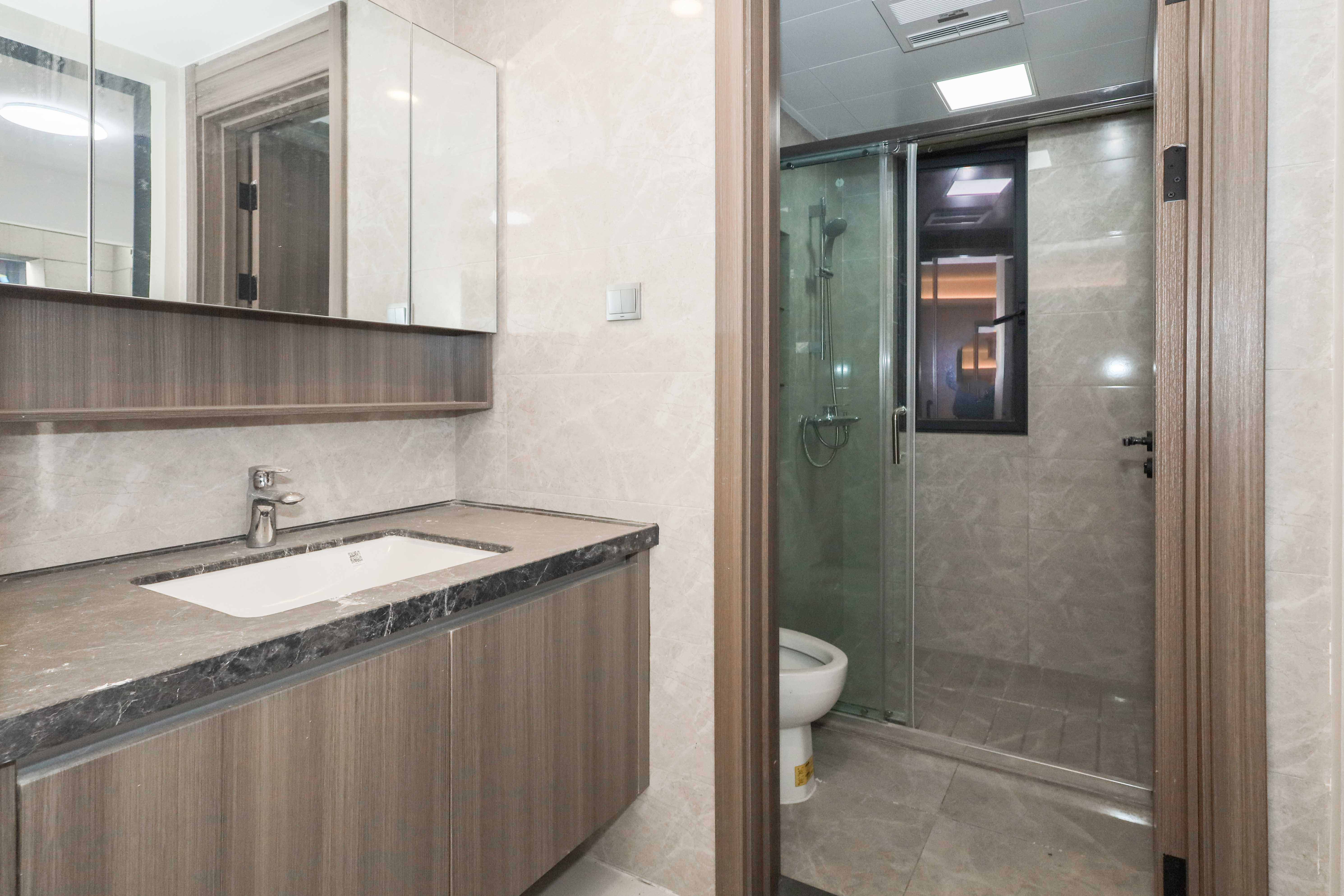 中海阅溪府 3室2厅2卫 145.0万 中海阅溪府 3室2厅2卫 145.0万卫生间