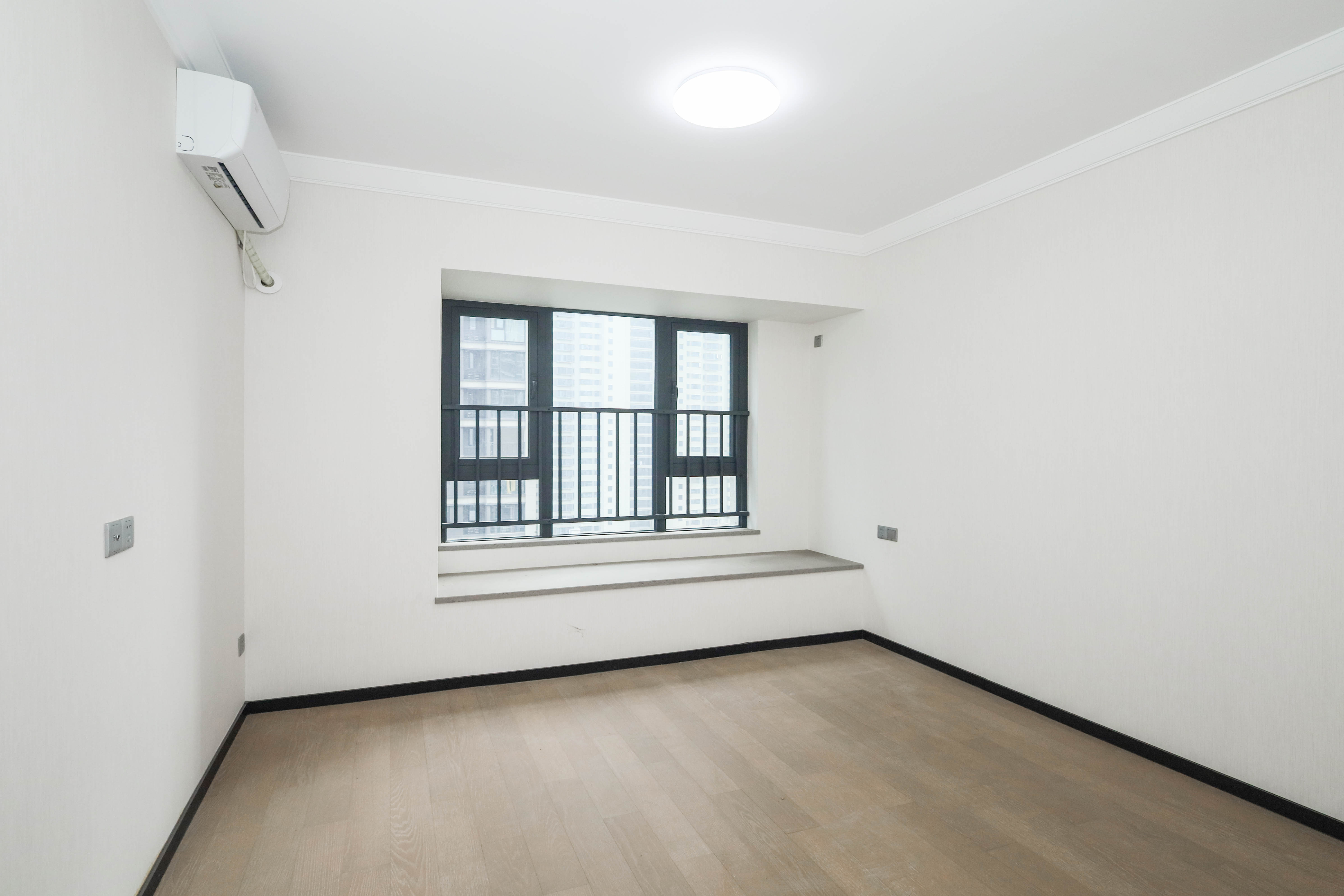 中海阅溪府 3室2厅2卫 145.0万 中海阅溪府 3室2厅2卫 145.0万卧室