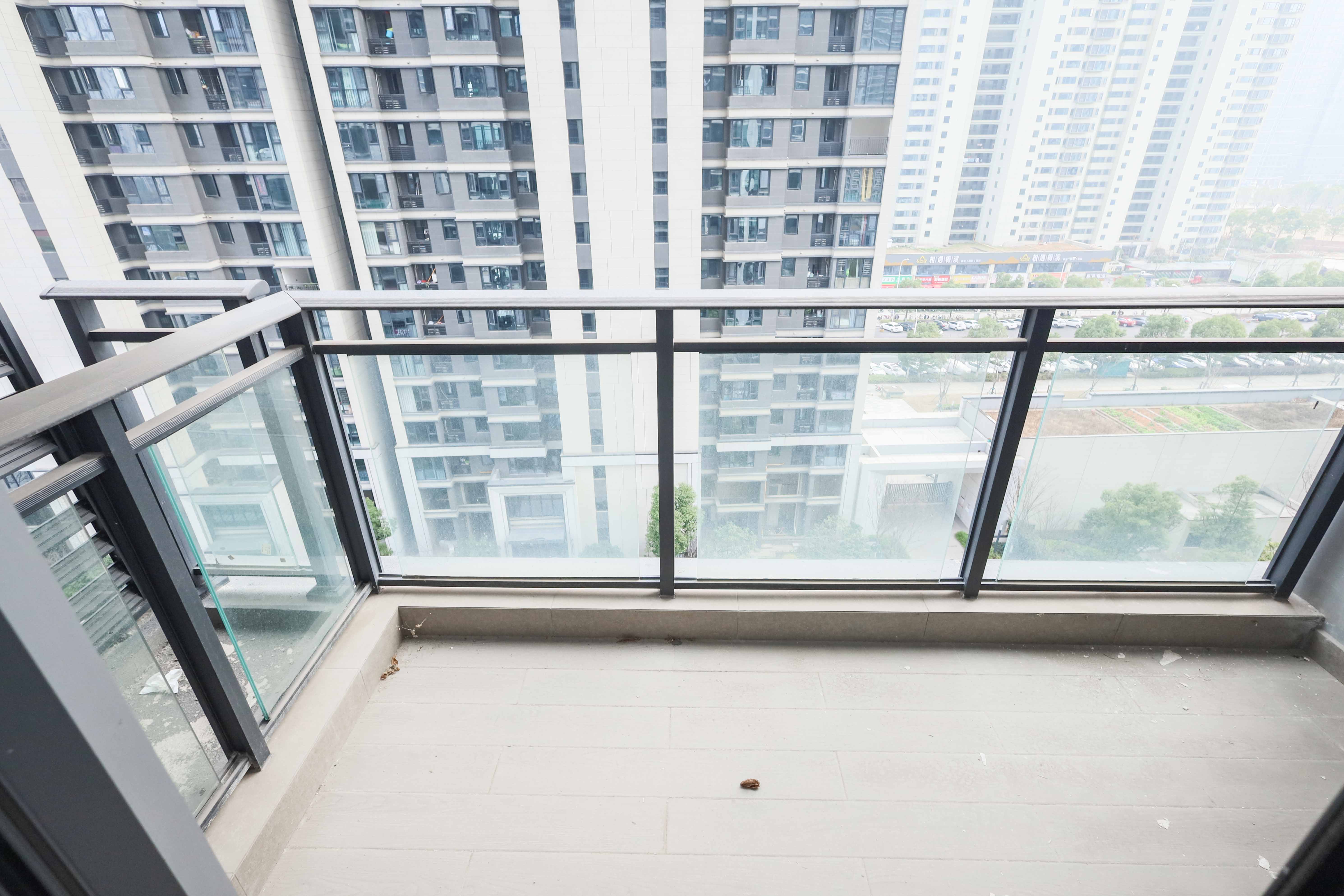 中海阅溪府 3室2厅2卫 145.0万 中海阅溪府 3室2厅2卫 145.0万阳台