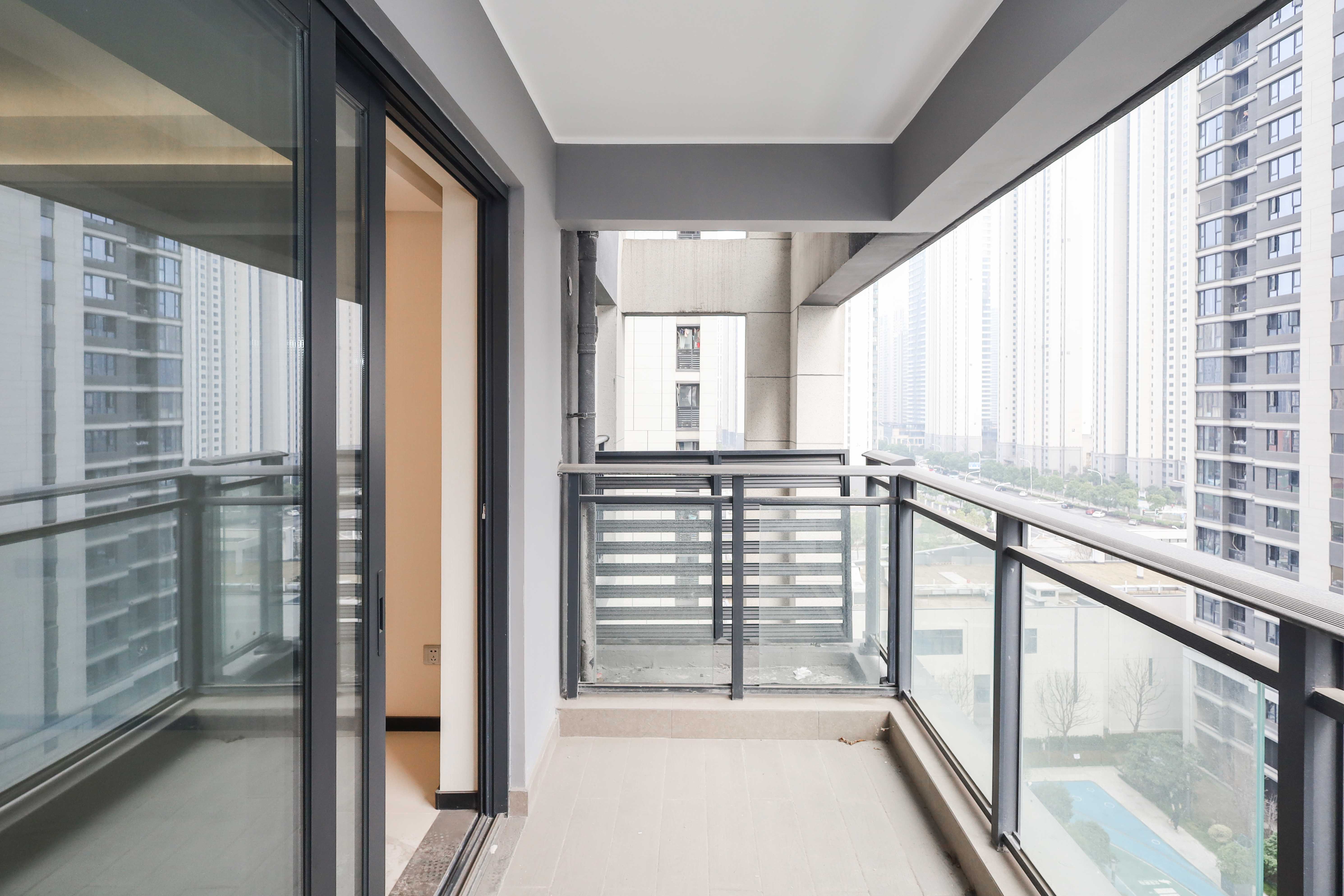 中海阅溪府 3室2厅2卫 145.0万 中海阅溪府 3室2厅2卫 145.0万阳台