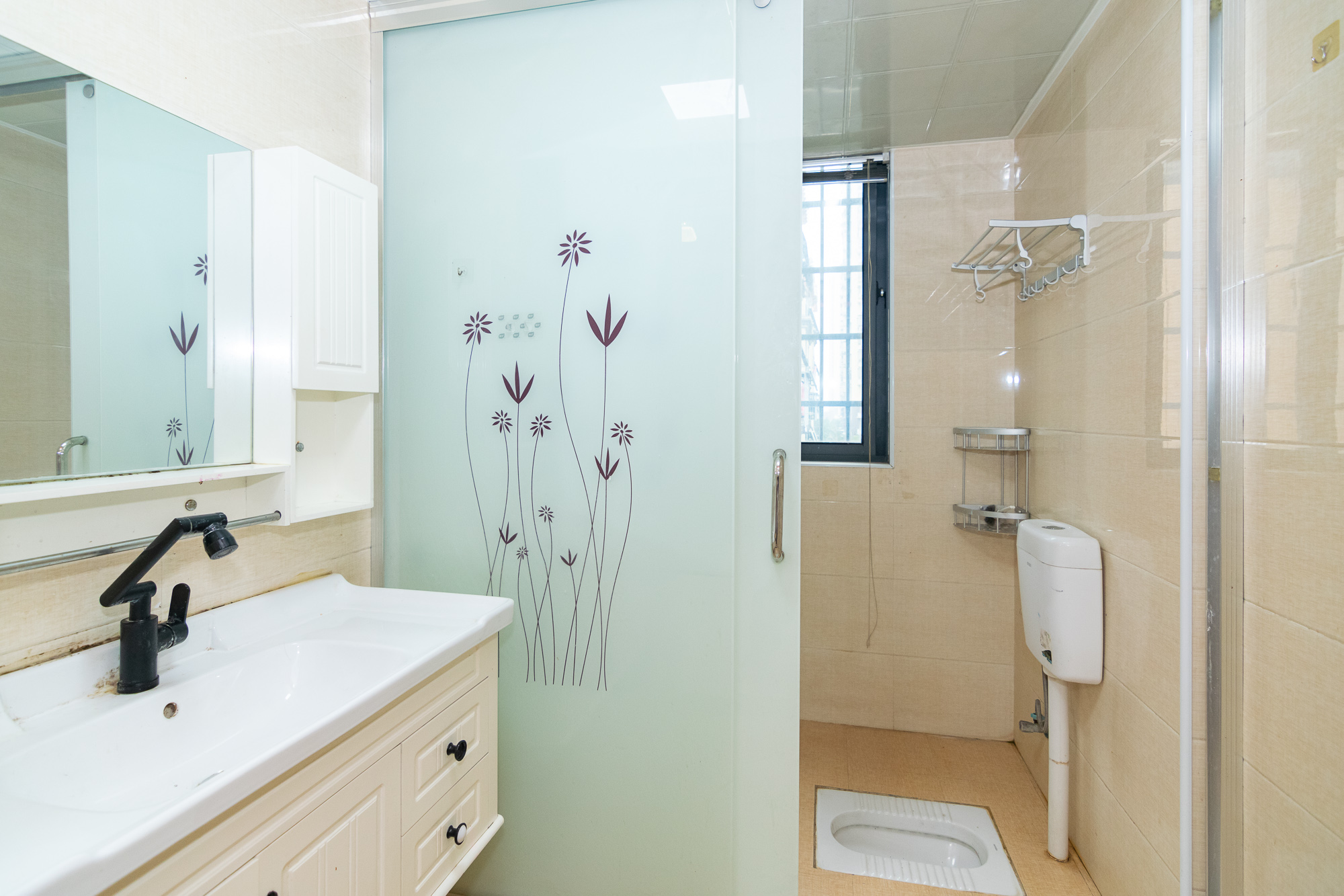 澳海澜庭 3室2厅2卫 59.8万 澳海澜庭 3室2厅2卫 59.8万卫生间