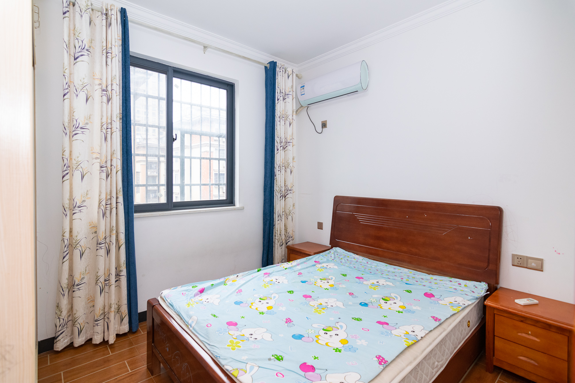 澳海澜庭 3室2厅2卫 59.8万 澳海澜庭 3室2厅2卫 59.8万卧室