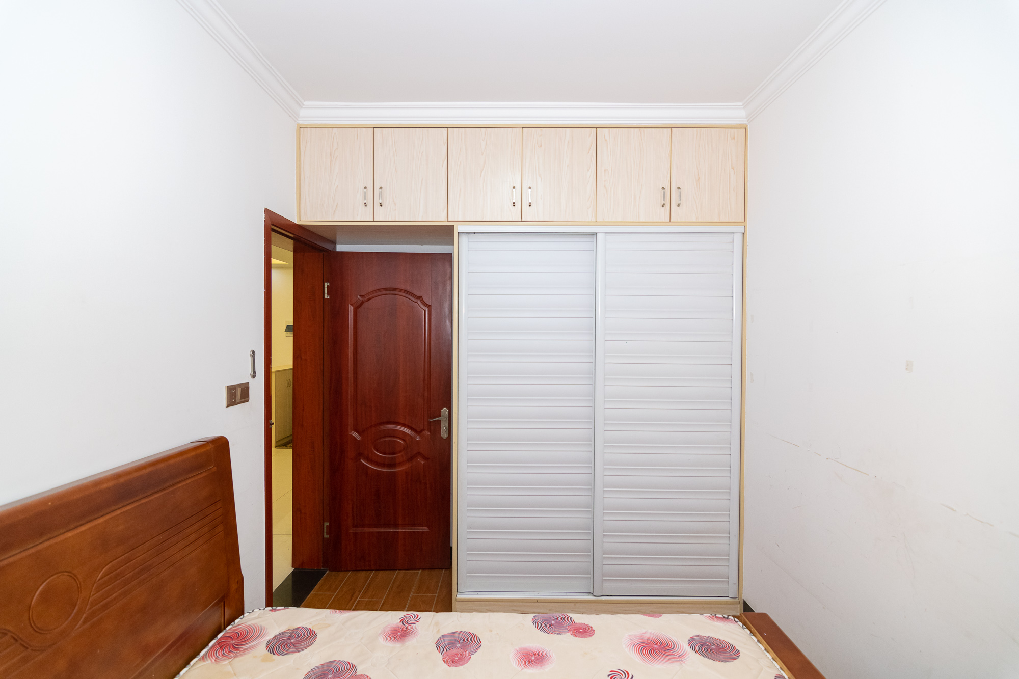 澳海澜庭 3室2厅2卫 59.8万 澳海澜庭 3室2厅2卫 59.8万卧室