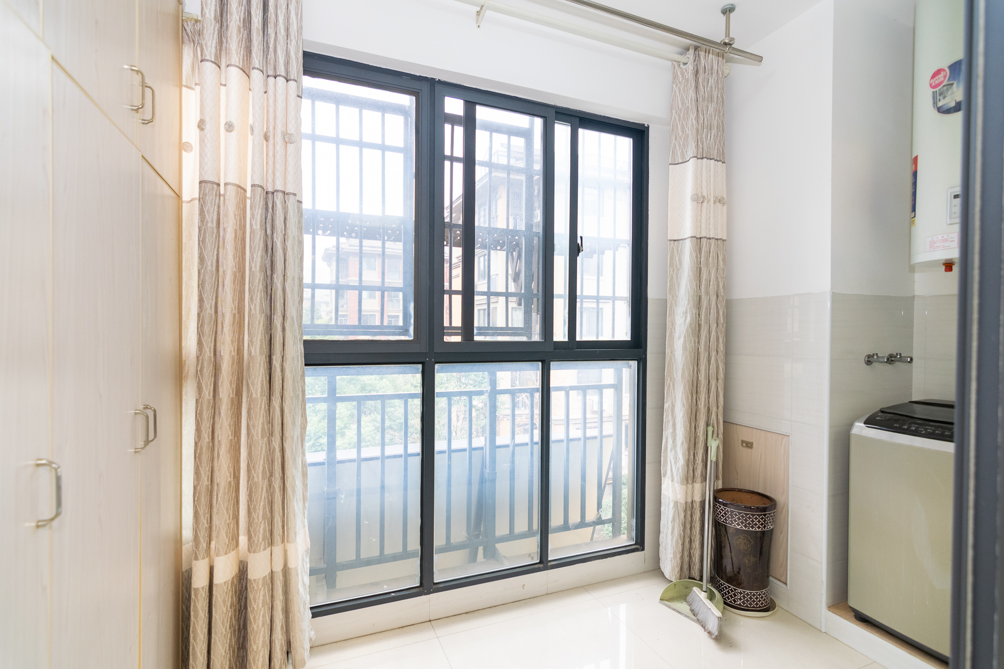 澳海澜庭 3室2厅2卫 59.8万 澳海澜庭 3室2厅2卫 59.8万阳台