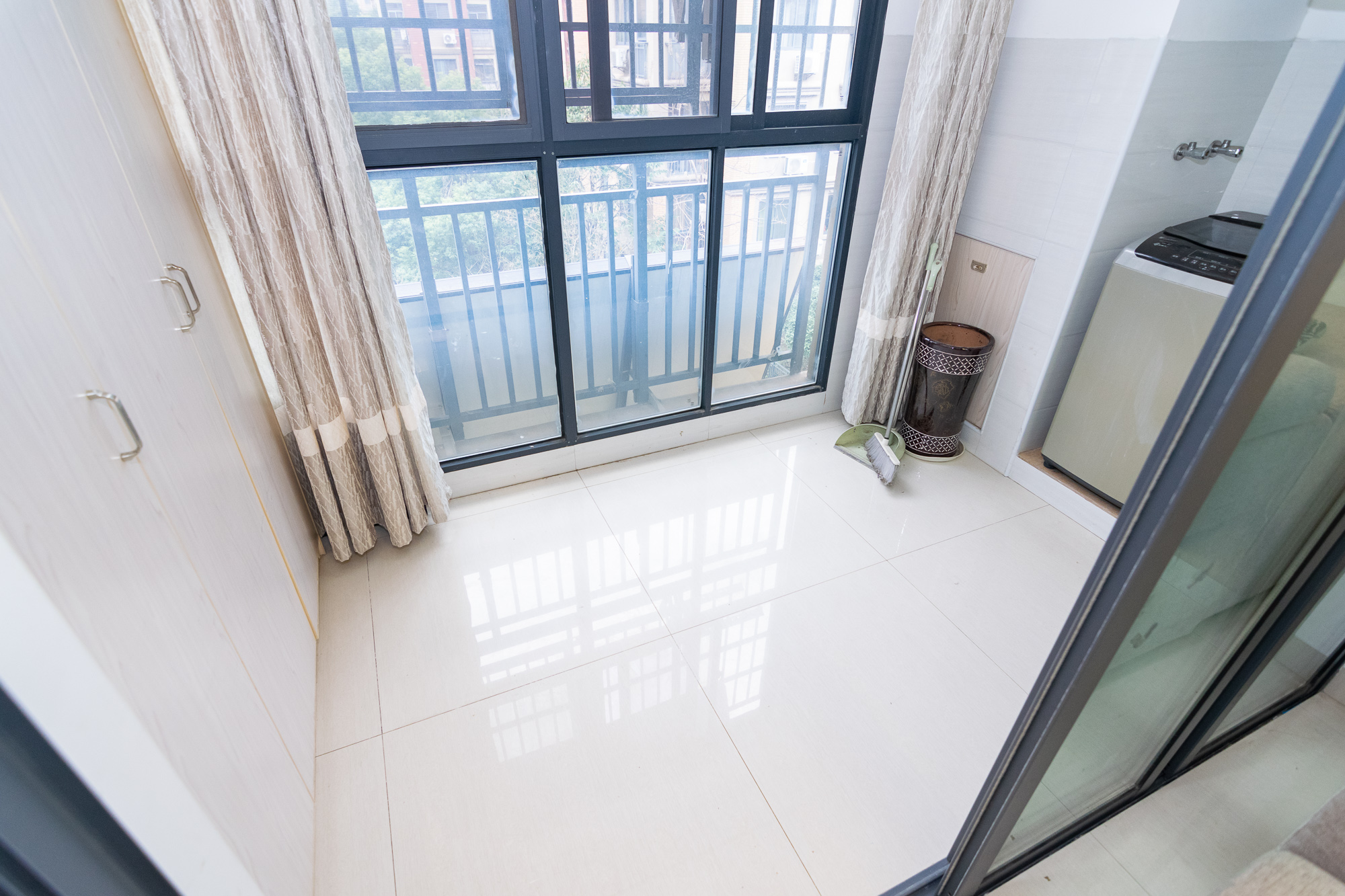 澳海澜庭 3室2厅2卫 59.8万 澳海澜庭 3室2厅2卫 59.8万阳台