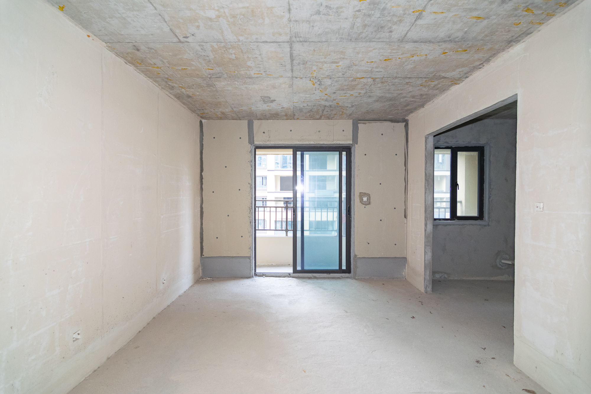 阳光城联利悦澜府  4室2厅2卫    92.0万 阳光城联利悦澜府  4室2厅2卫    92.0万客厅