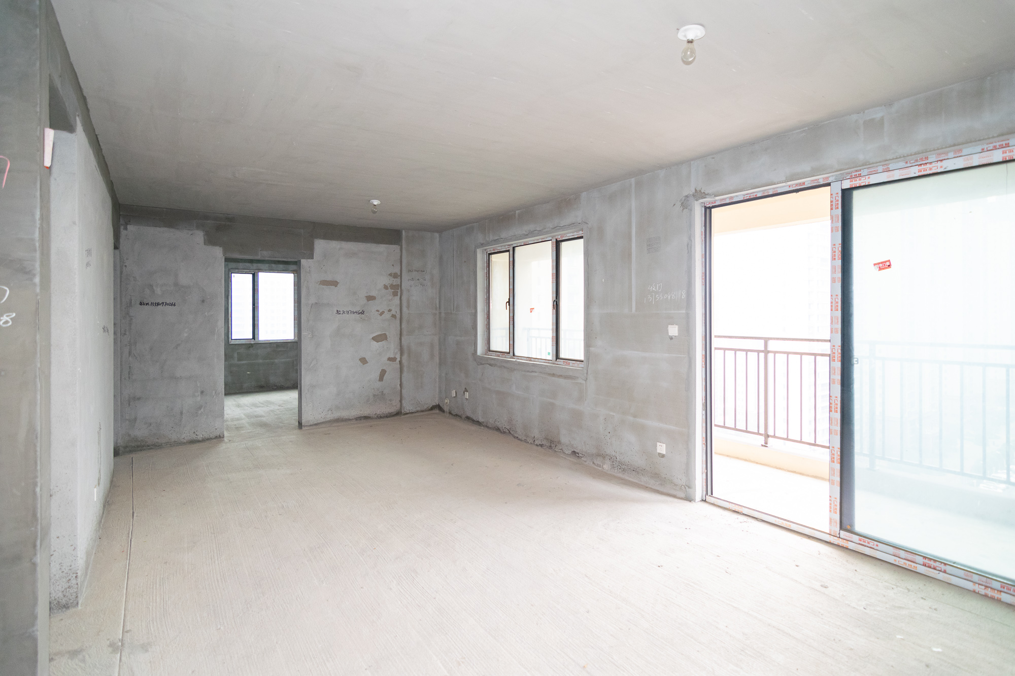 澳海望洲府  4室2厅2卫    72.0万客厅