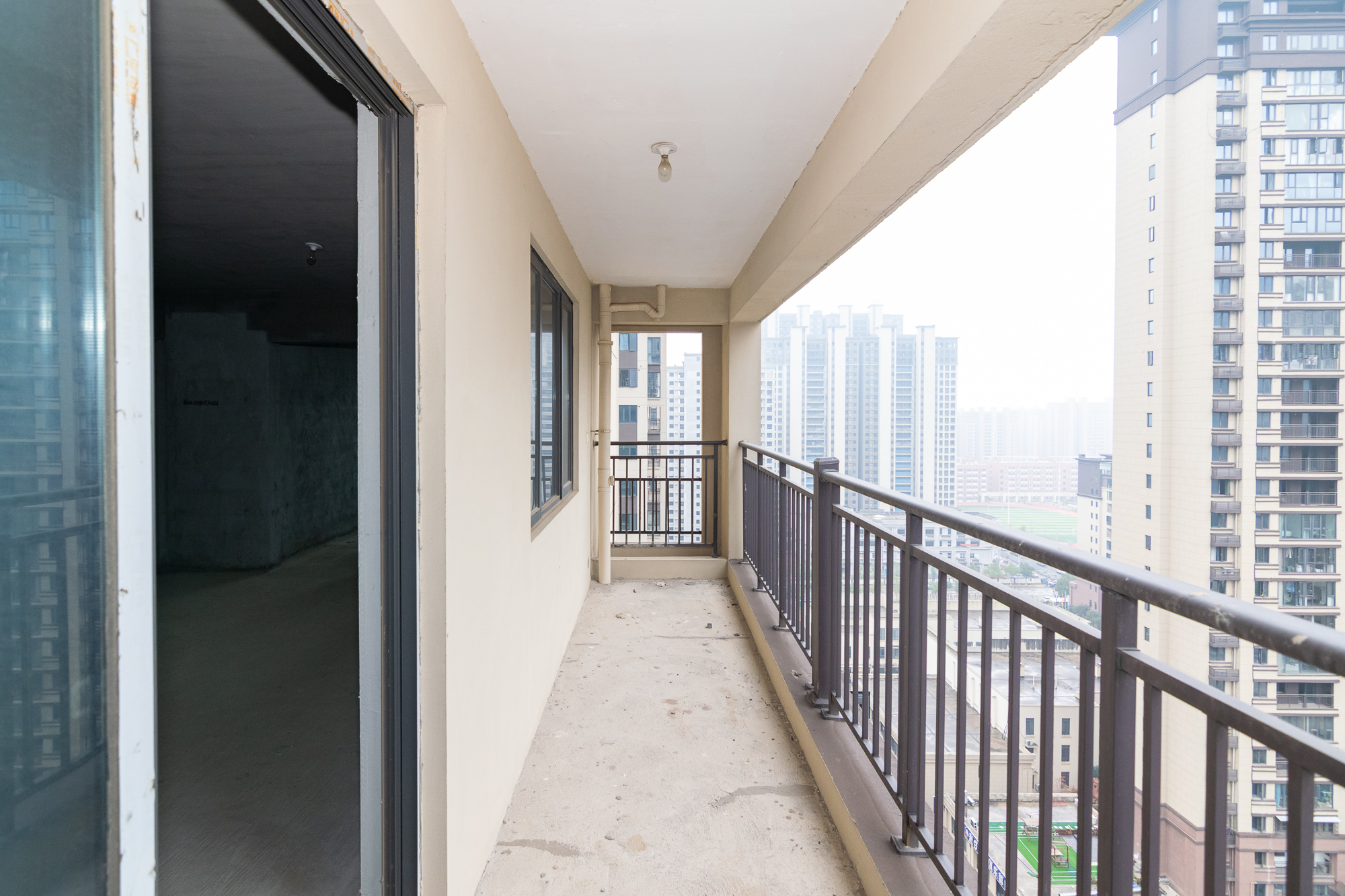 澳海望洲府  4室2厅2卫    72.0万阳台