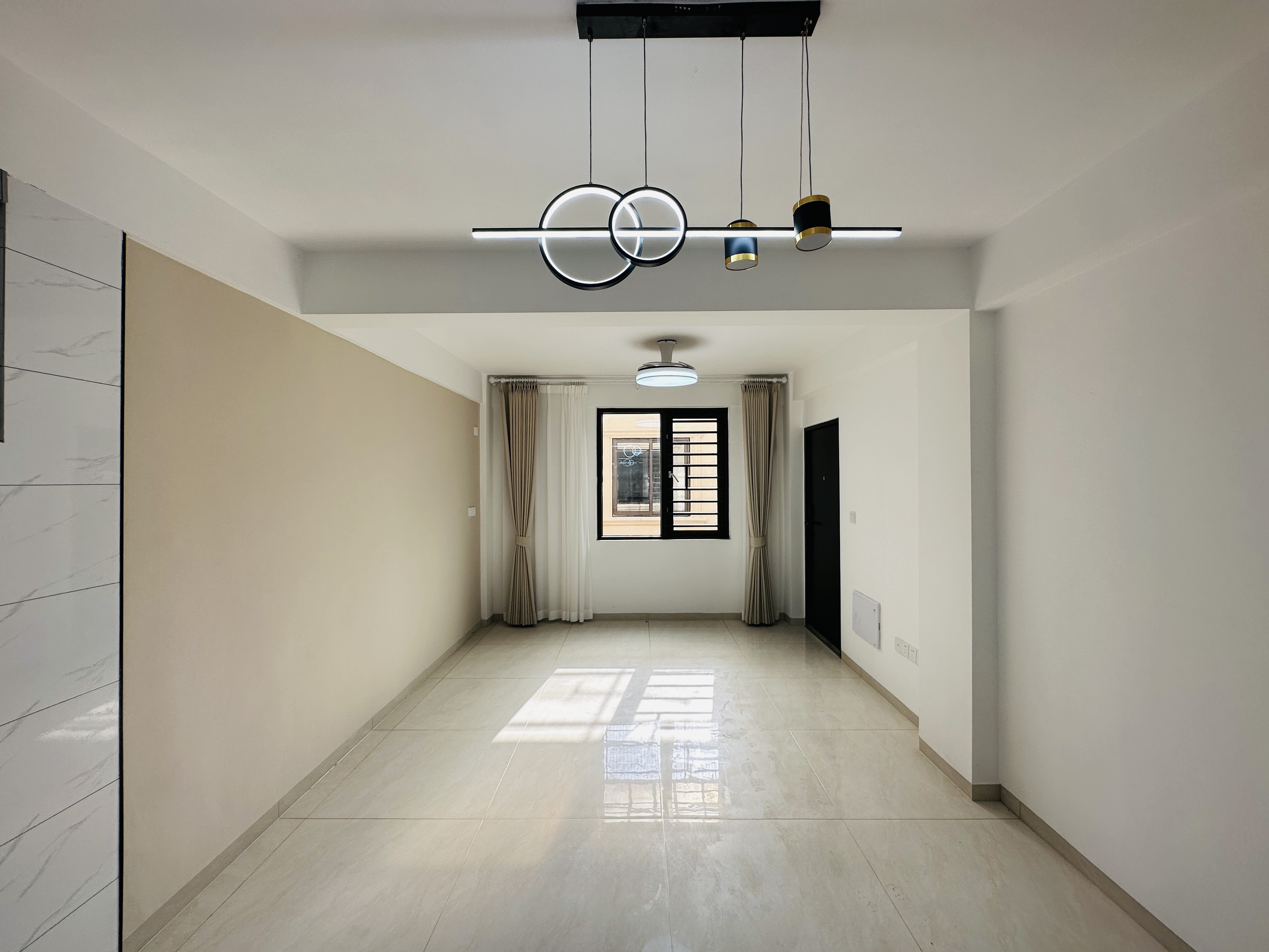 西城别院 2室1厅1卫 83.0万 西城别院 2室1厅1卫 83.0万客厅