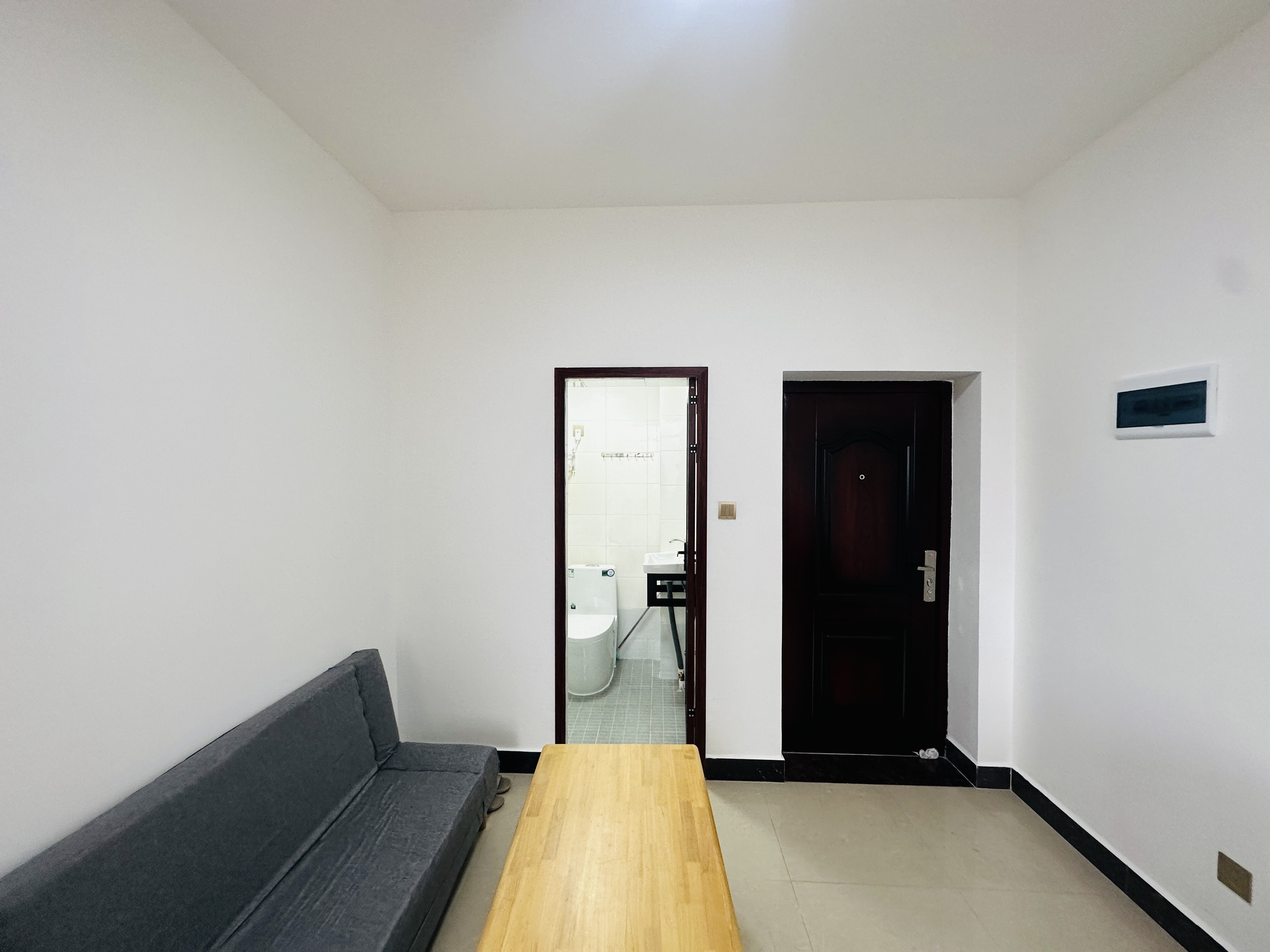 丽花城 1室1厅1卫 52.0万 丽花城 1室1厅1卫 52.0万客厅